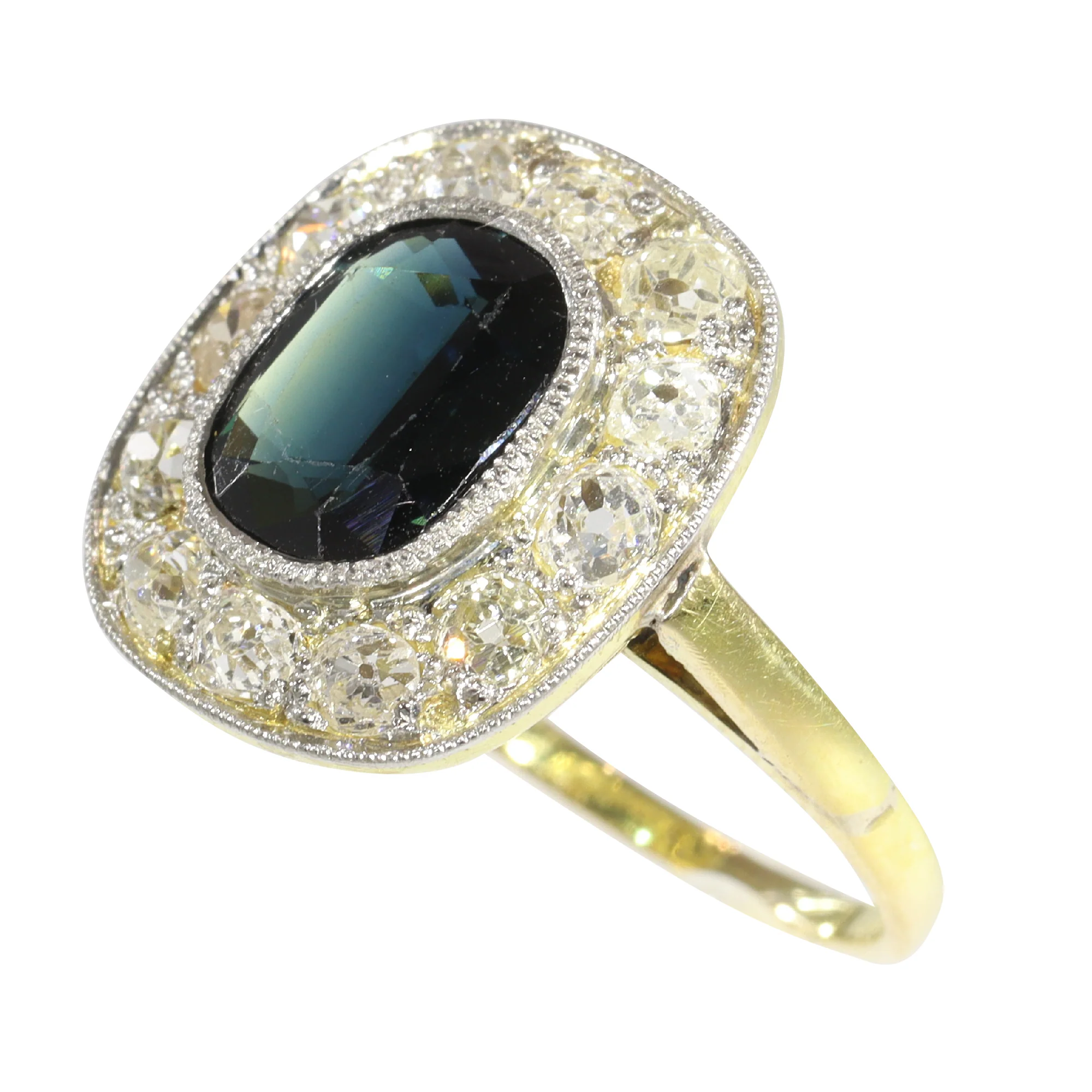 Old World Charm: a Belgian vintage ring for a timeless bond  - Image 7