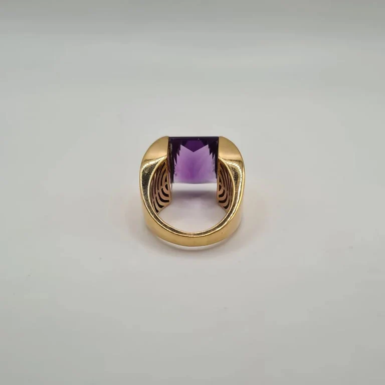 Yellow gold ring set with an amethyst  - Image 5