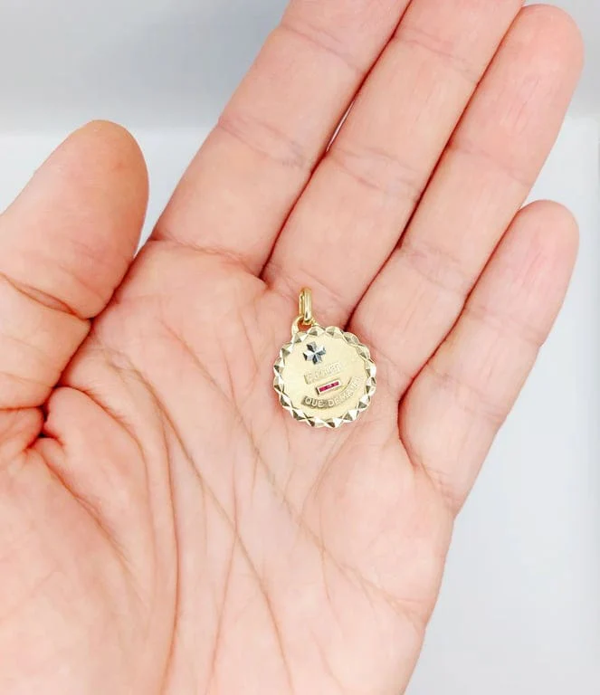 Augis - Love medal pendant 19 mm in 18k rose gold and ruby  - Image 10