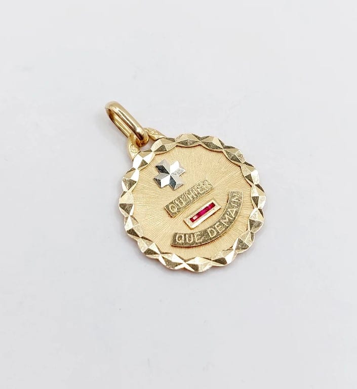Augis - Love medal pendant 19 mm in 18k rose gold and ruby  - Image 5