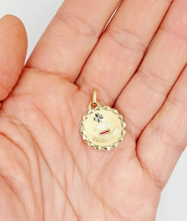 Augis - Love medal pendant 19 mm in 18k rose gold and ruby  - Image 9