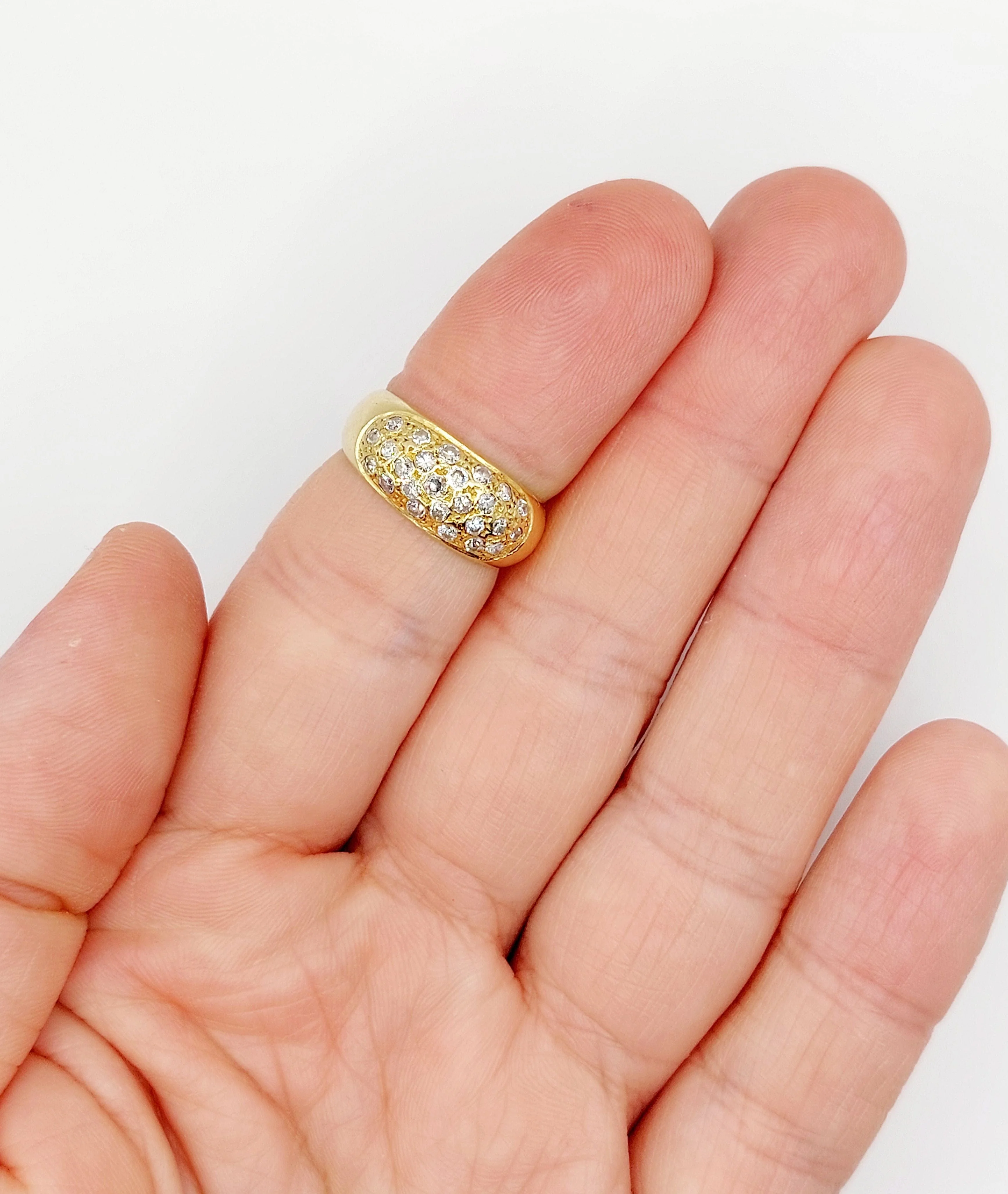18k yellow gold domed bangle ring paved with 0.65 carats of brilliant-cut diamonds - Image 11