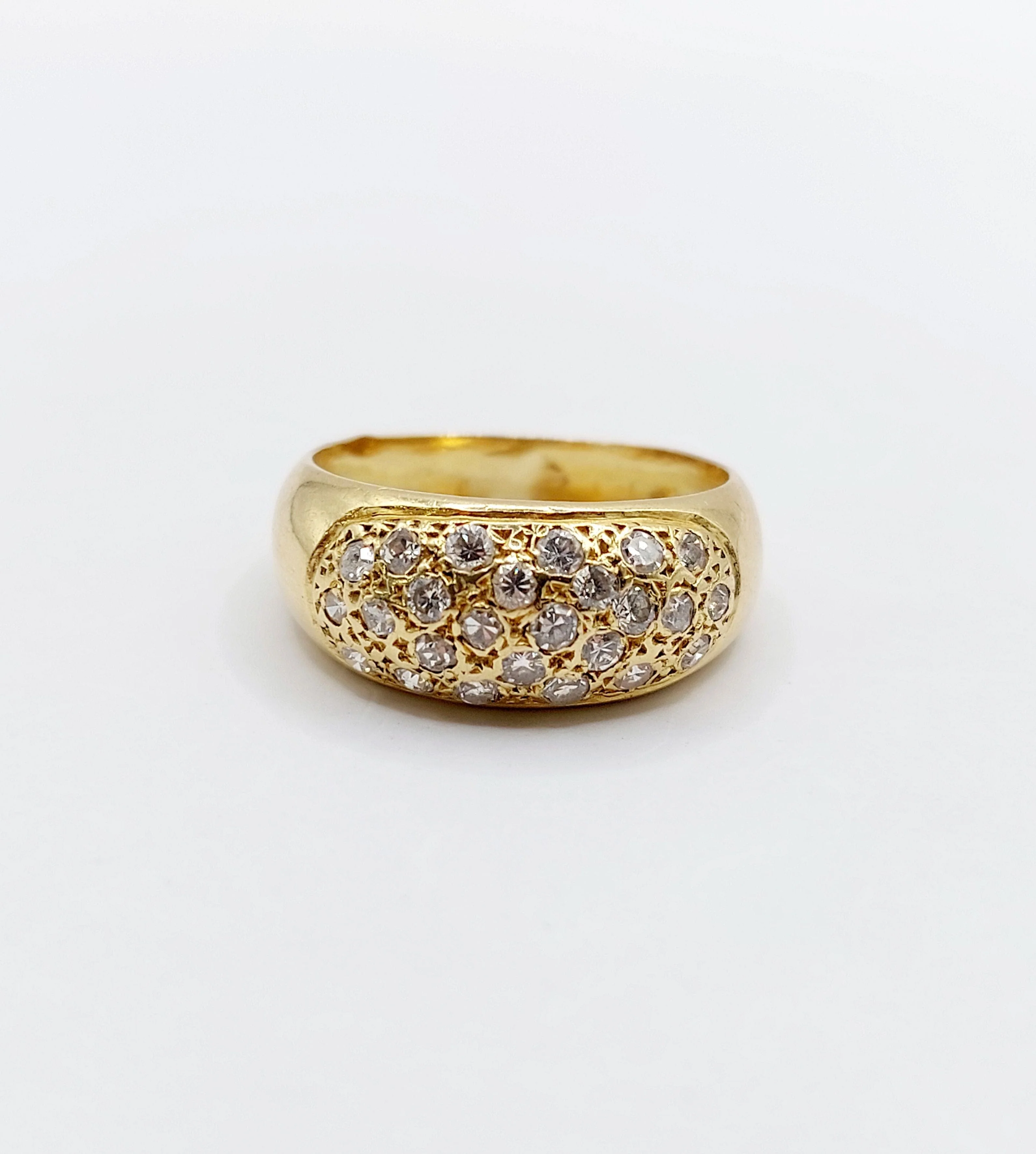 18k yellow gold domed bangle ring paved with 0.65 carats of brilliant-cut diamonds - Image 4