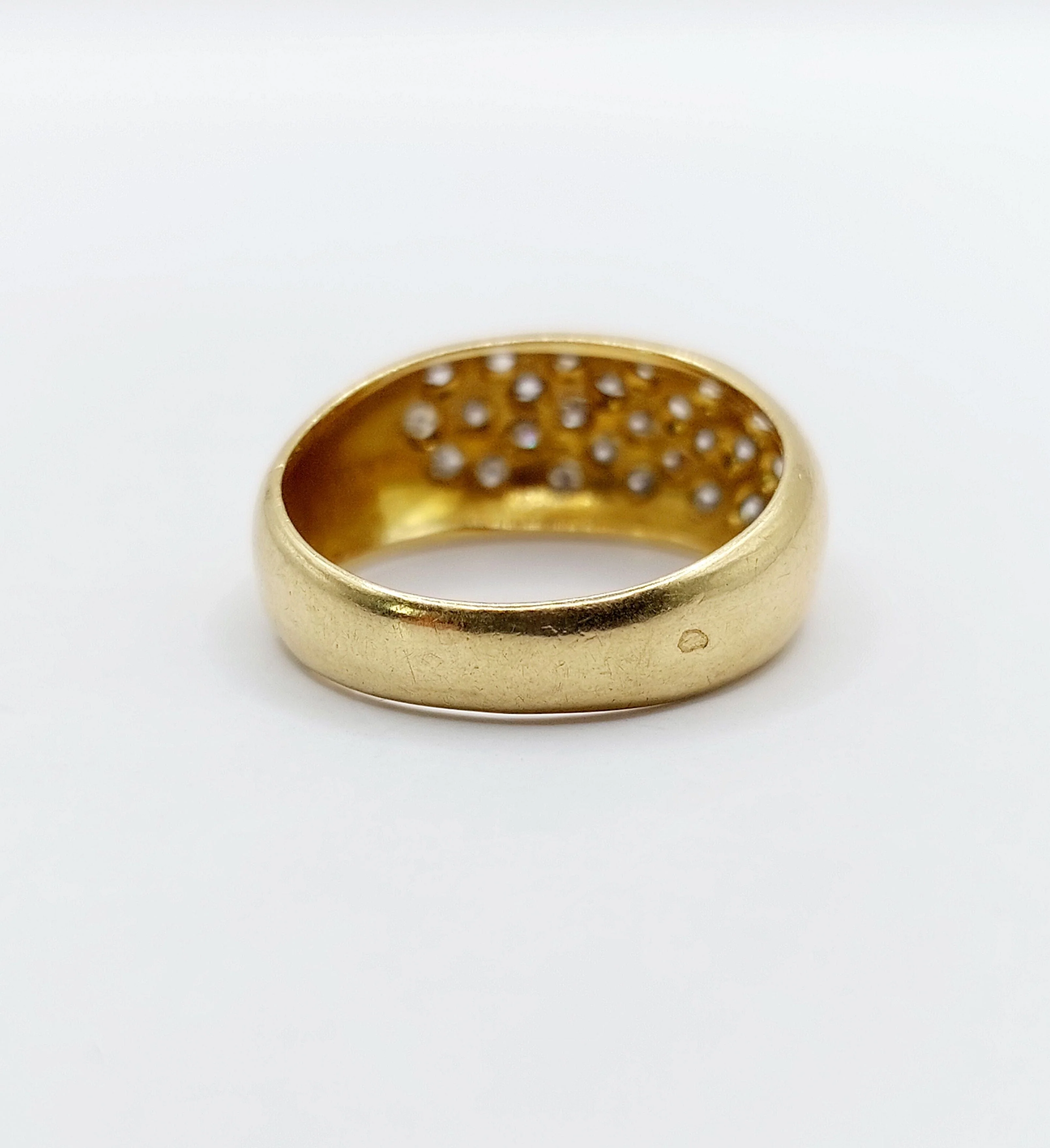 18k yellow gold domed bangle ring paved with 0.65 carats of brilliant-cut diamonds - Image 5