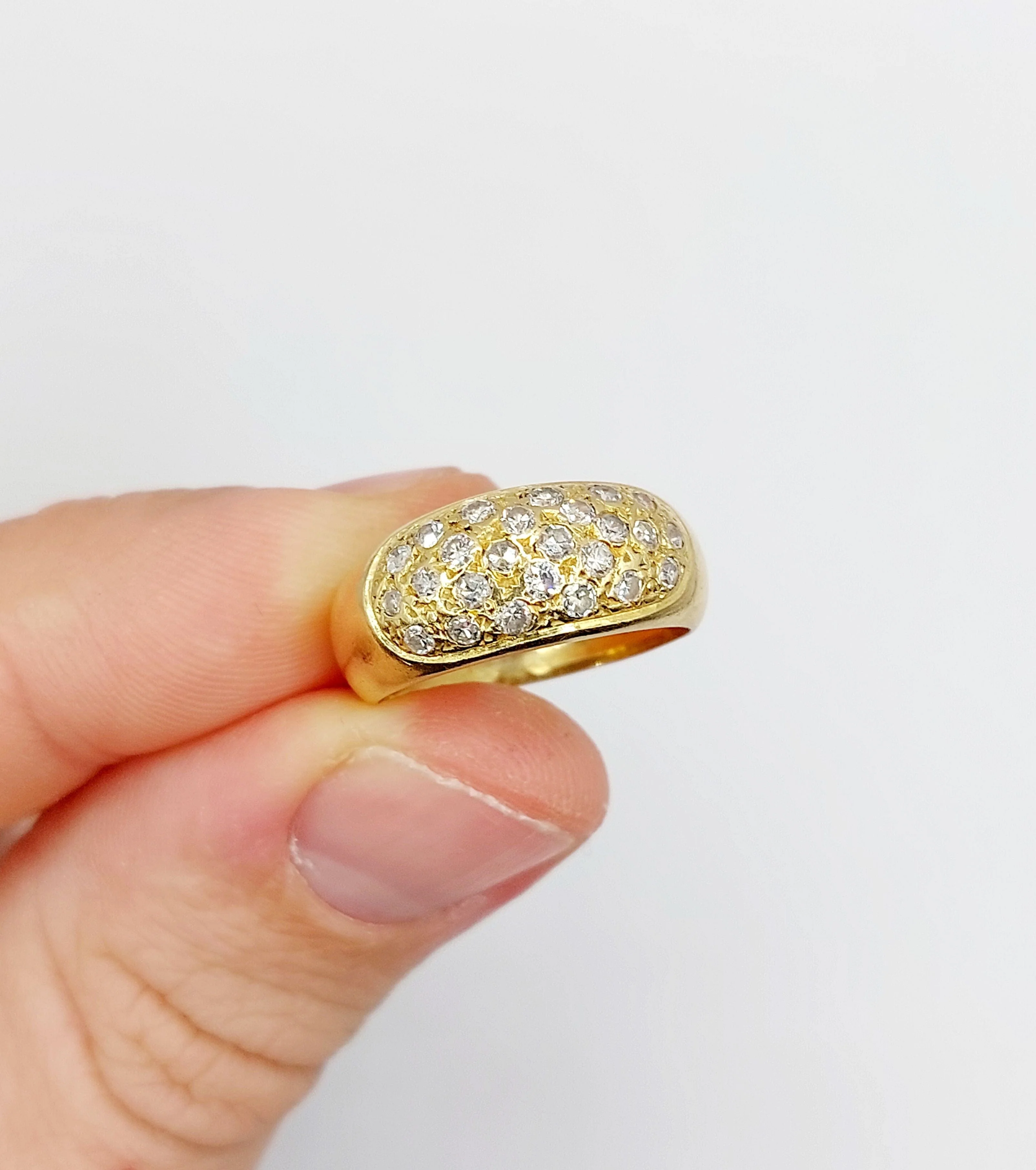 18k yellow gold domed bangle ring paved with 0.65 carats of brilliant-cut diamonds - Image 7