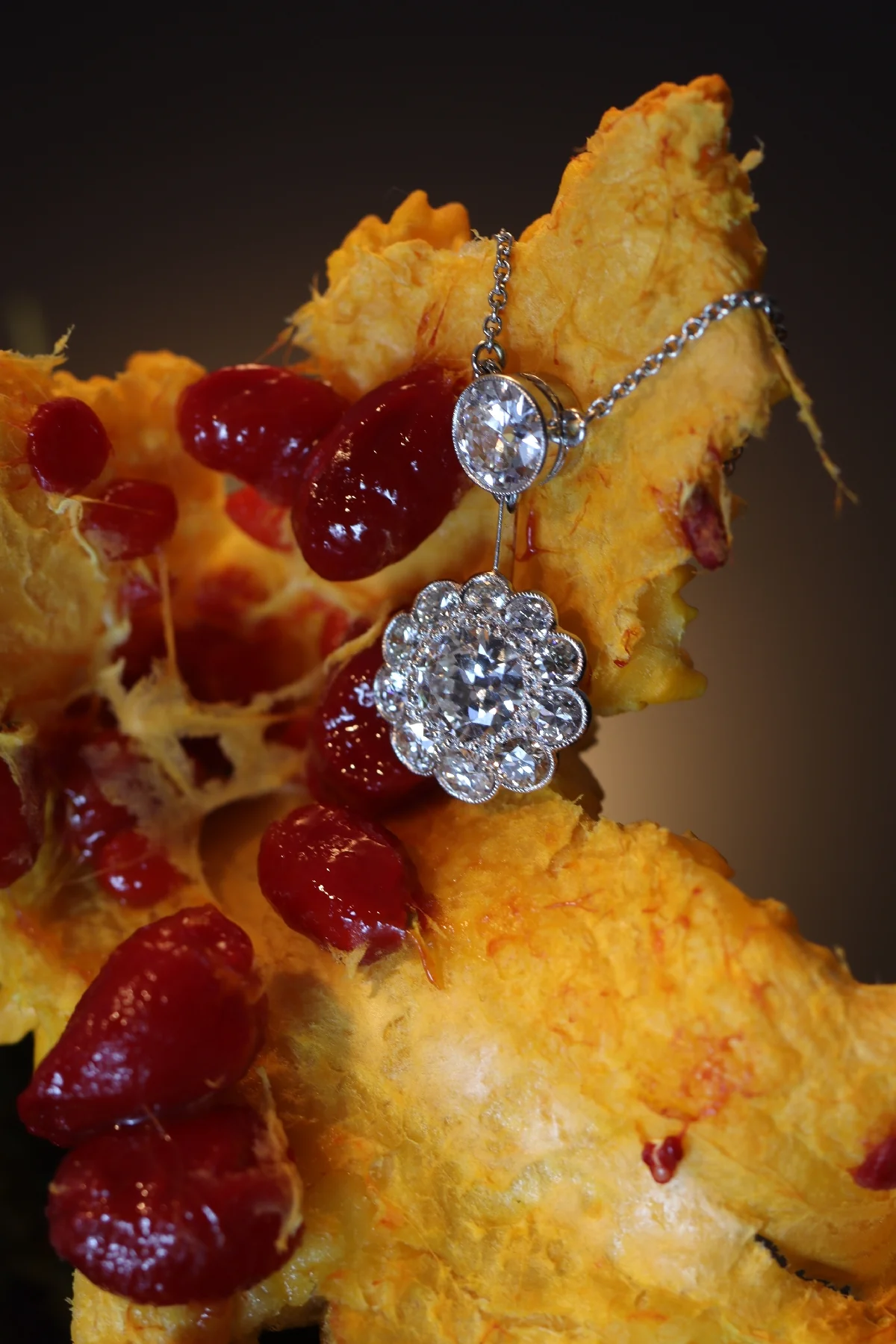 Rêverie Art Deco: Old-cut diamond pendant from the 1950s with an elegance of 4.27 ct  - Image 5