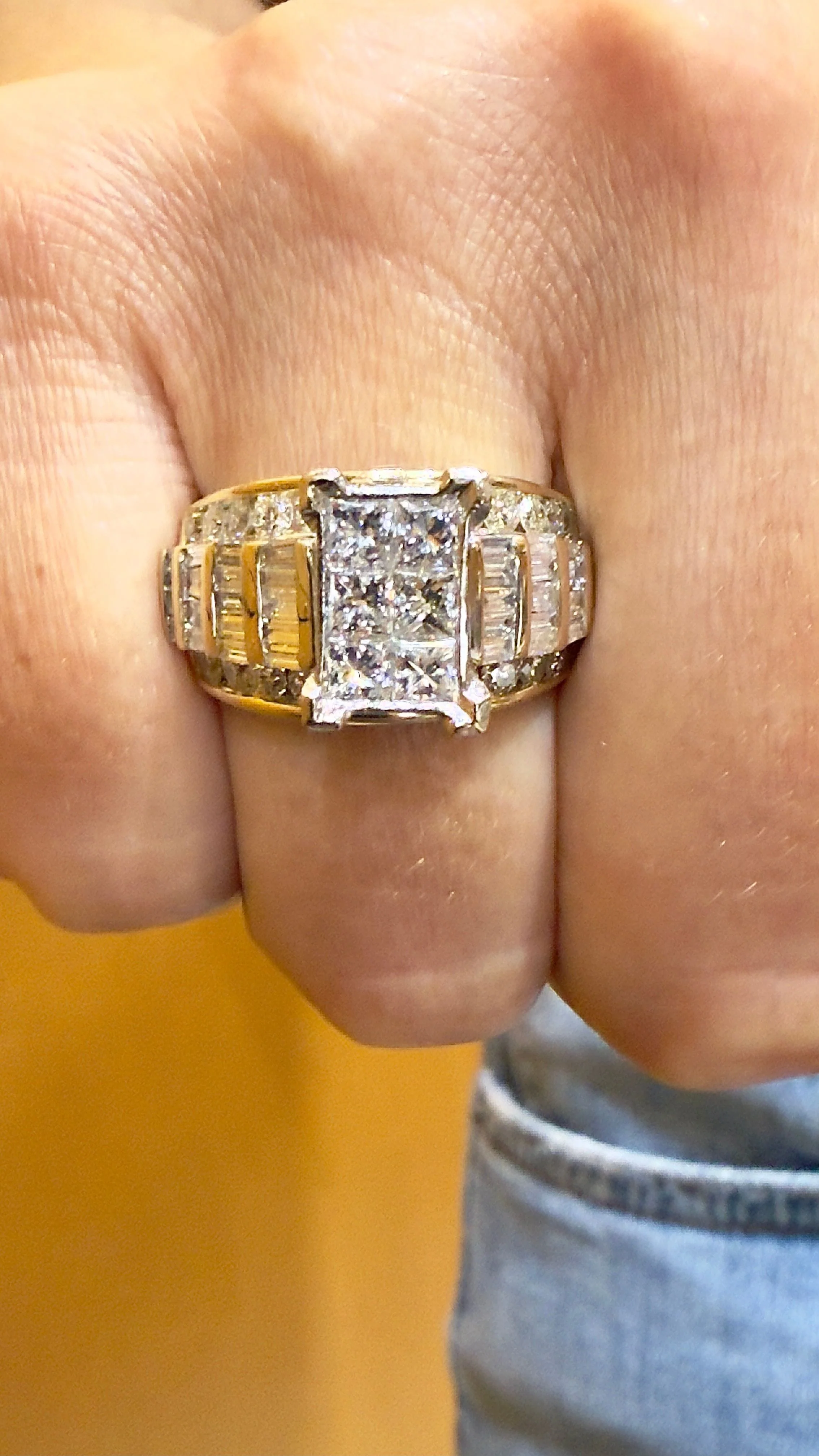 14-carat two-tone gold ring with natural diamonds  - Image 10