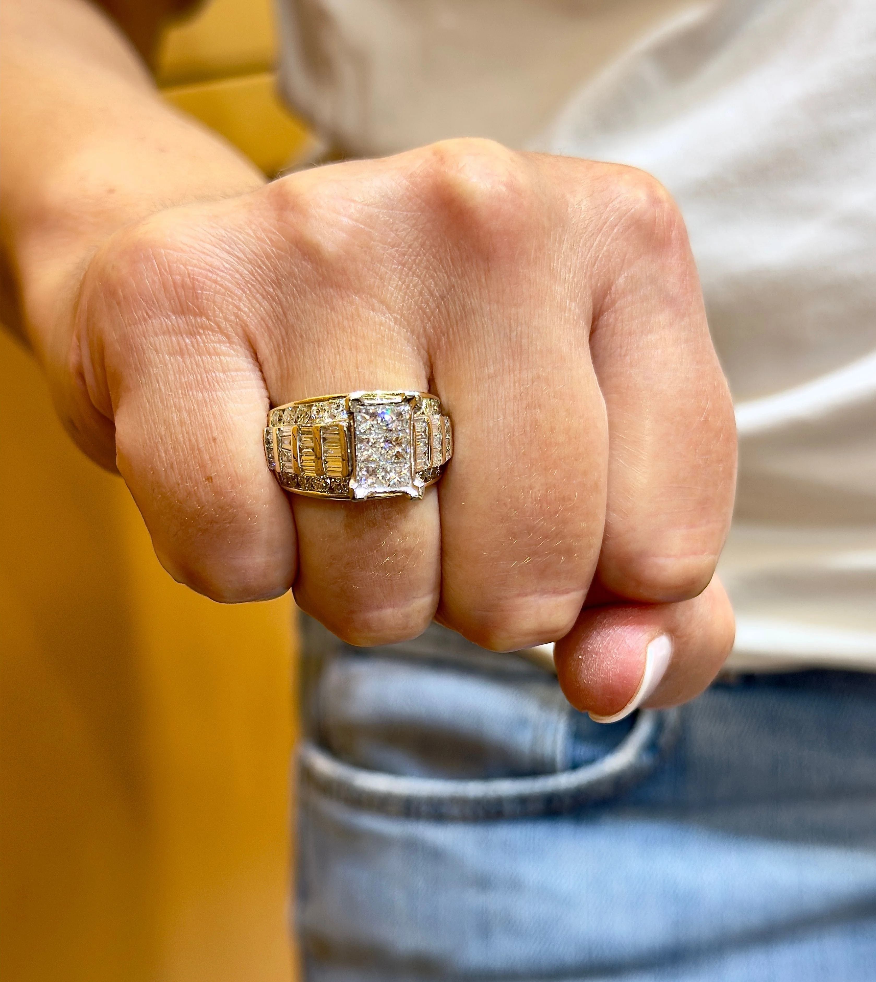 14-carat two-tone gold ring with natural diamonds  - Image 11