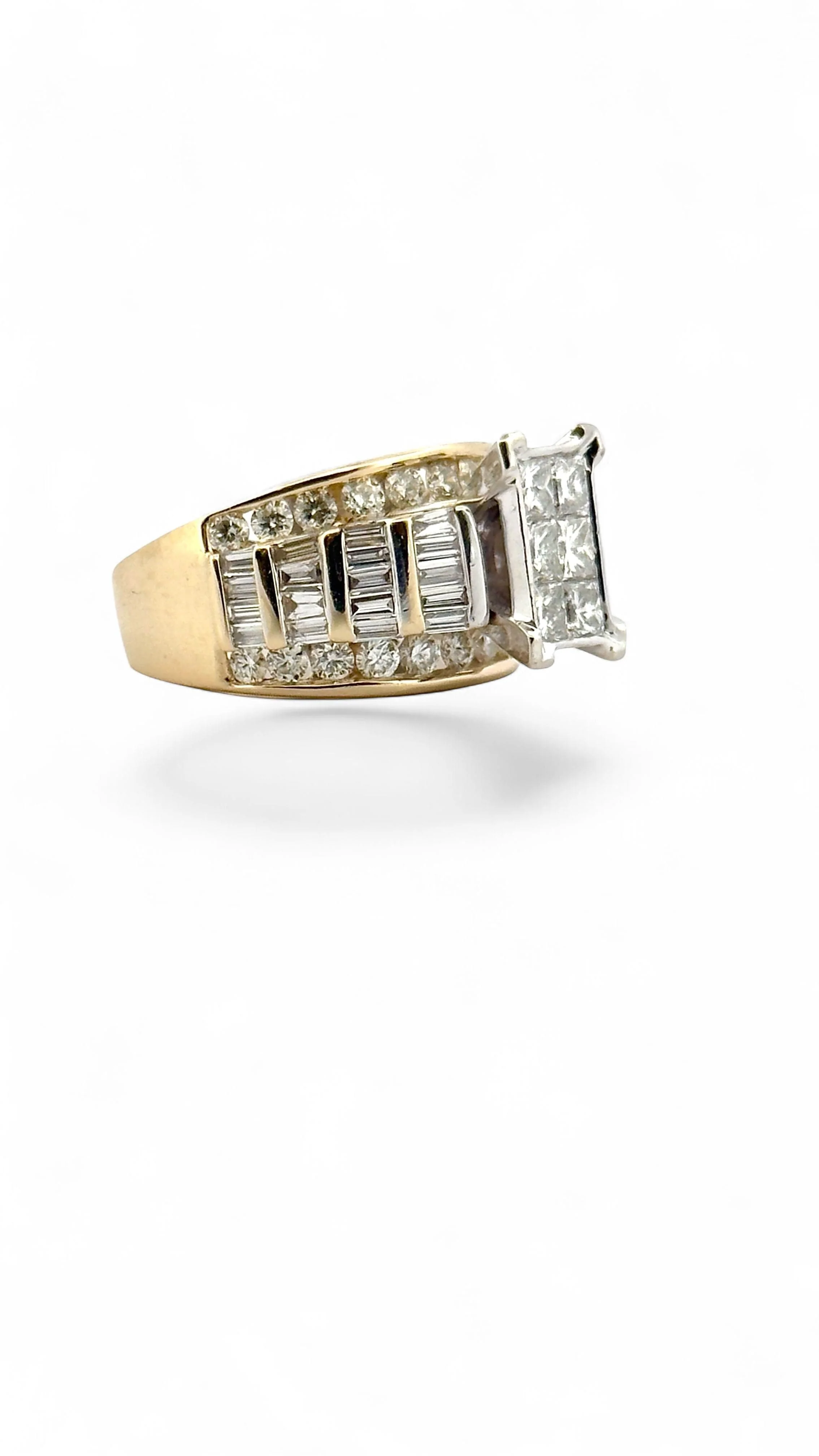 14-carat two-tone gold ring with natural diamonds  - Image 8