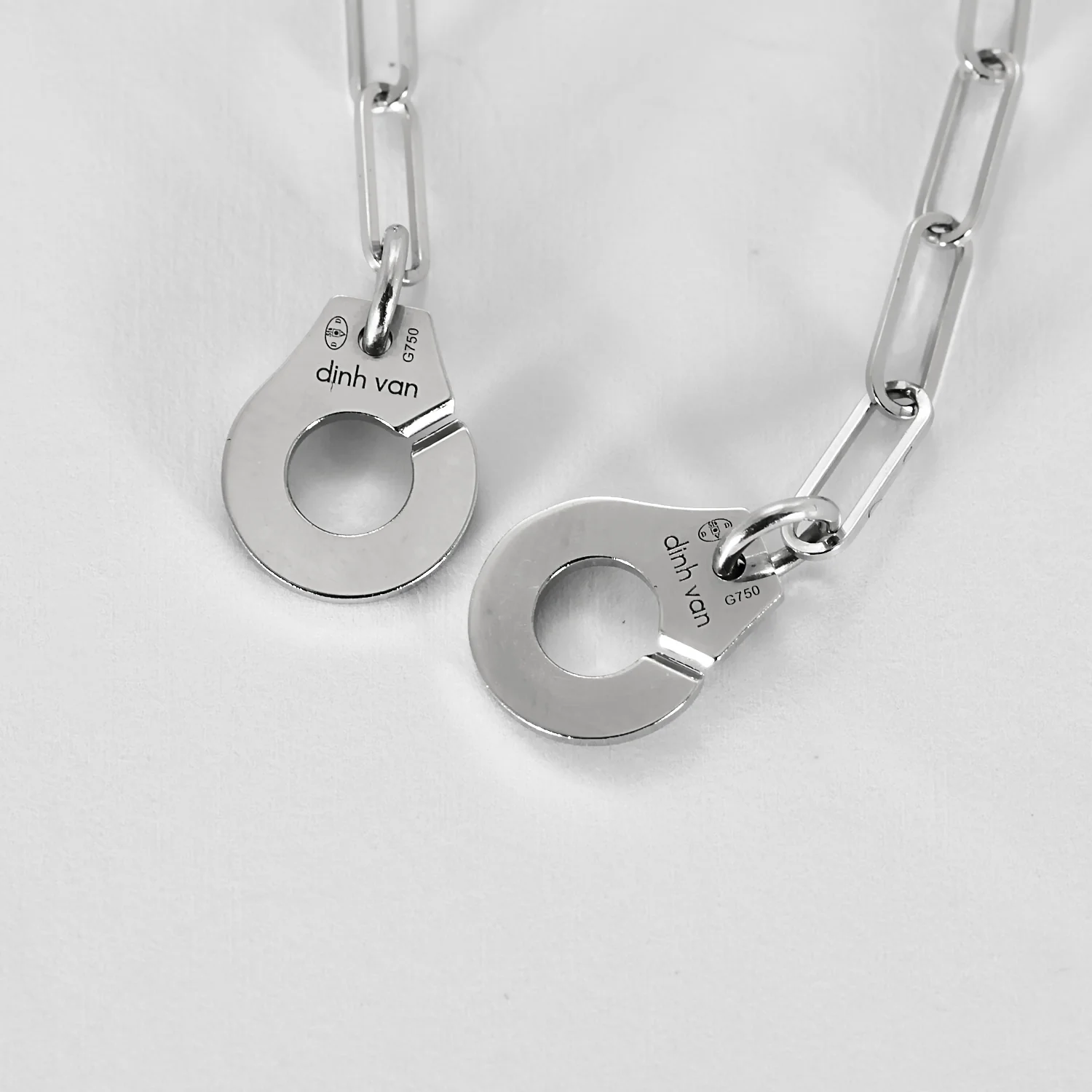 DINH VAN - R10 handcuff necklace in white gold  - Image 7