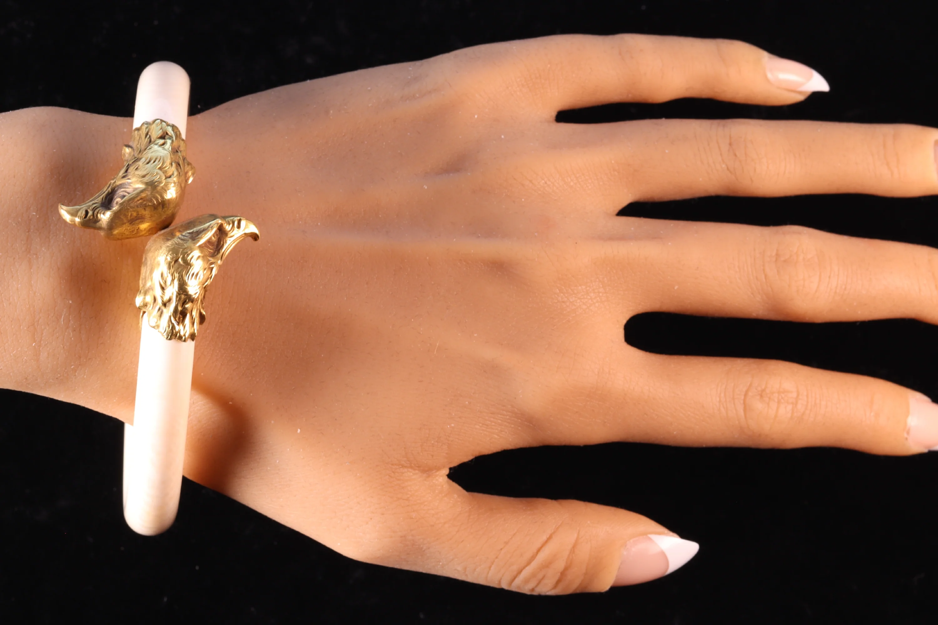 The majesty of the eagle: a Victorian adorned bracelet  - Image 3