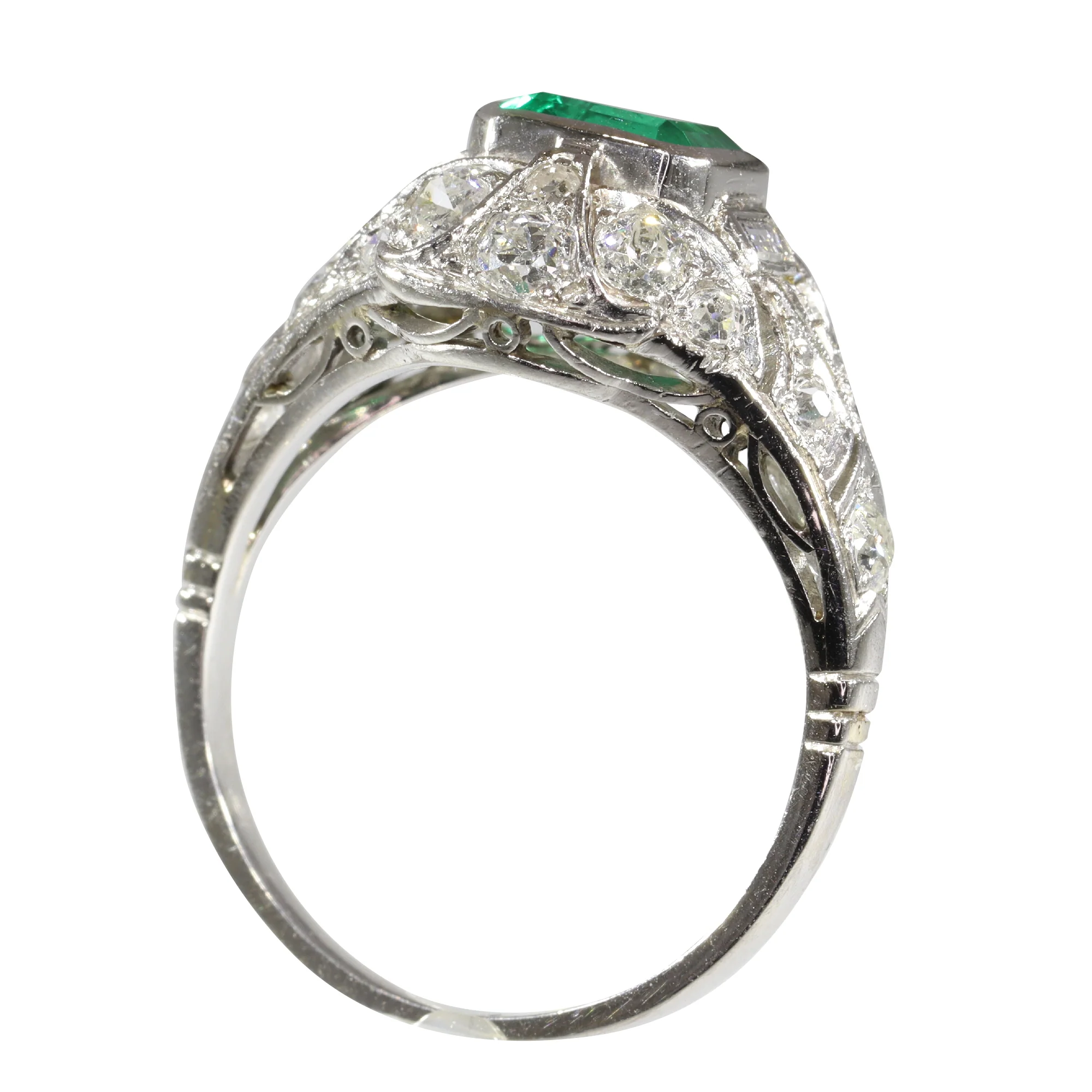 Verdant Vintage: Ring in Colombian emerald and old-cut diamond from 1920  - Image 12