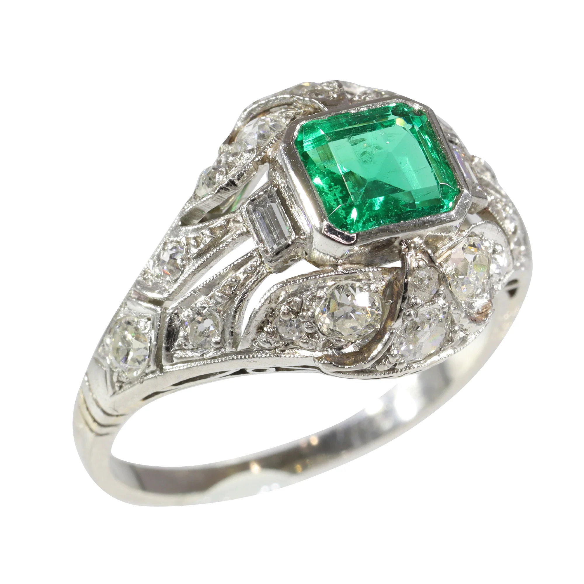 Verdant Vintage: Ring in Colombian emerald and old-cut diamond from 1920  - Image 13