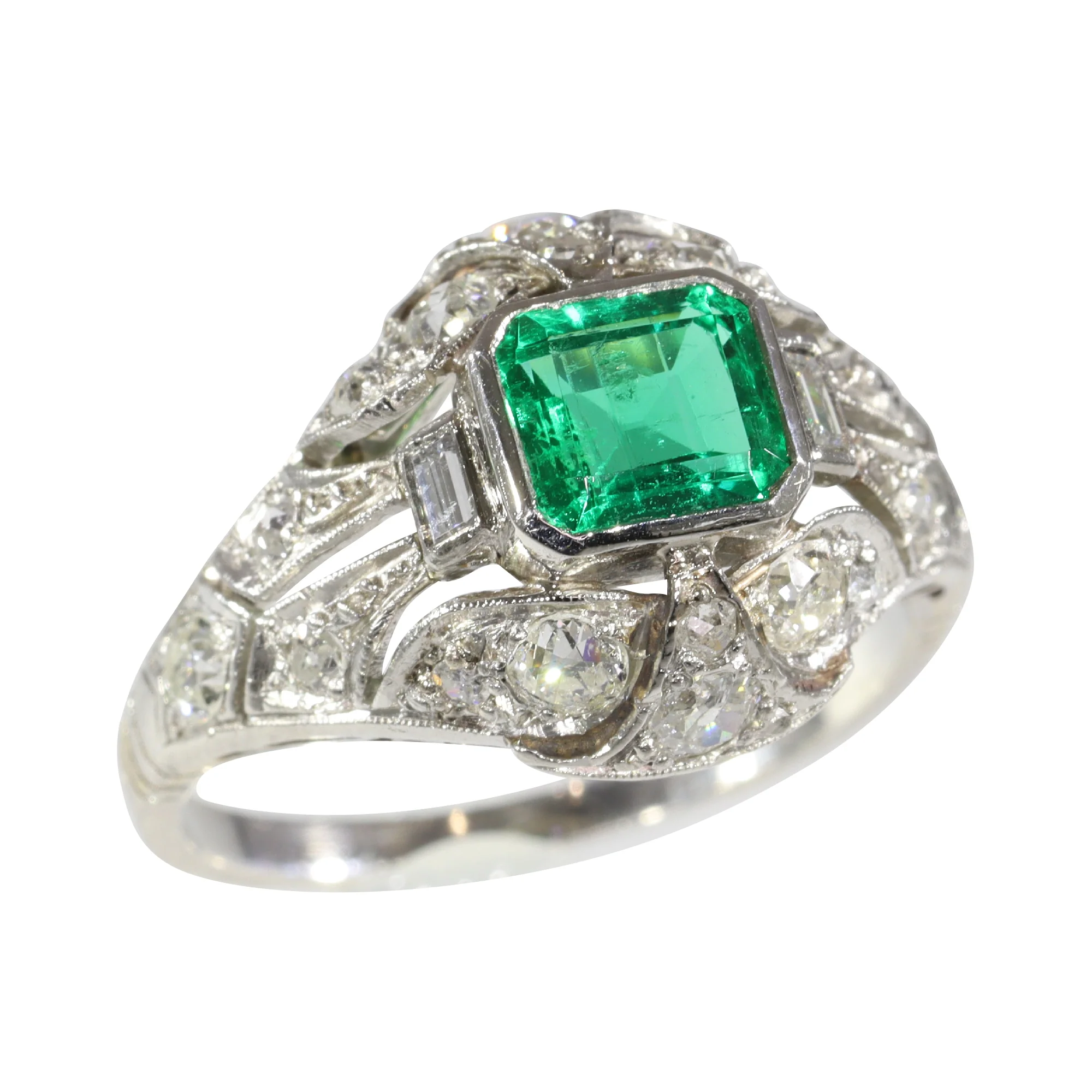 Verdant Vintage: Ring in Colombian emerald and old-cut diamond from 1920  - Image 14