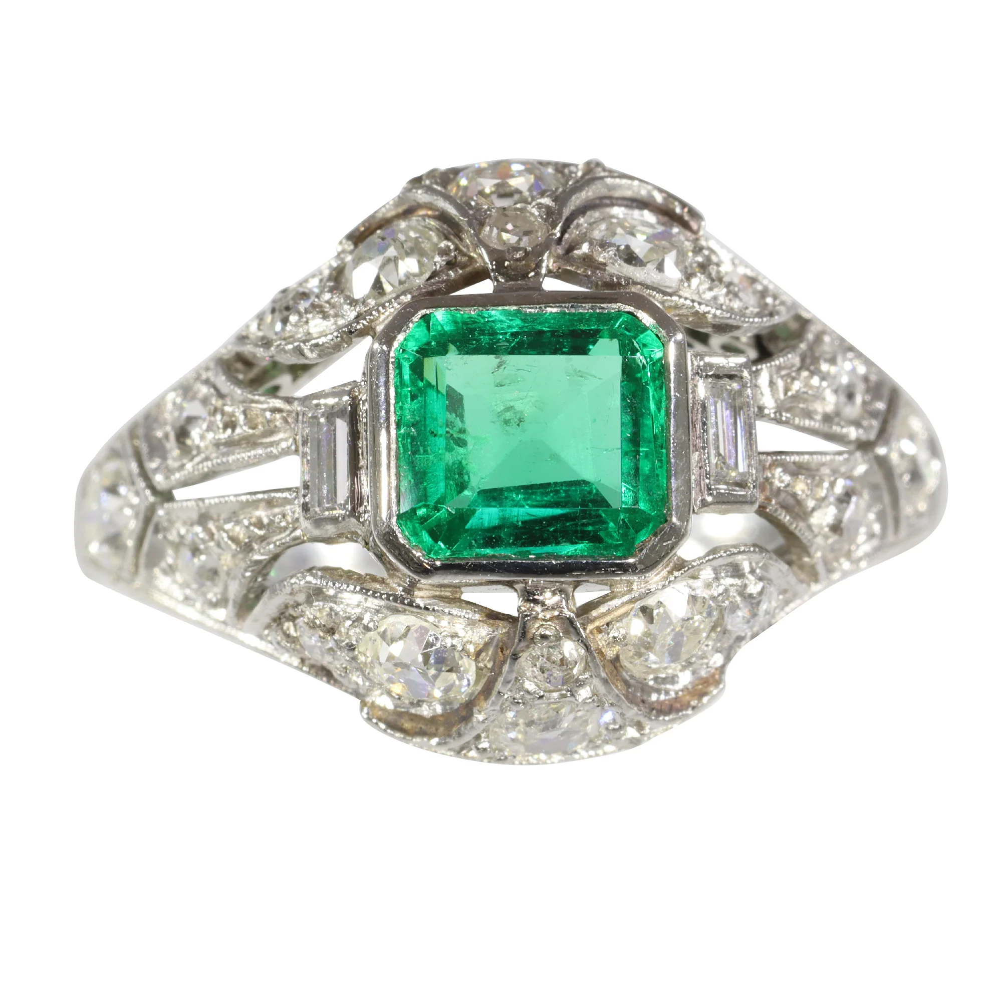 Verdant Vintage: Ring in Colombian emerald and old-cut diamond from 1920  - Image 6