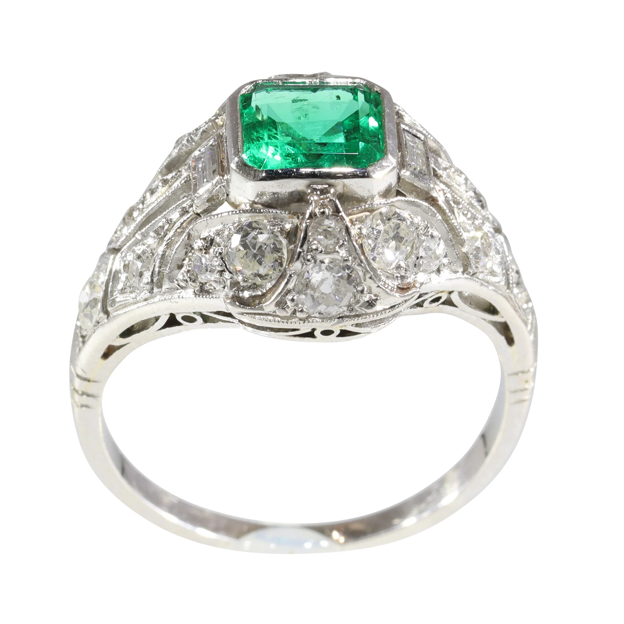 Verdant Vintage: Ring in Colombian emerald and old-cut diamond from 1920  - Image 7