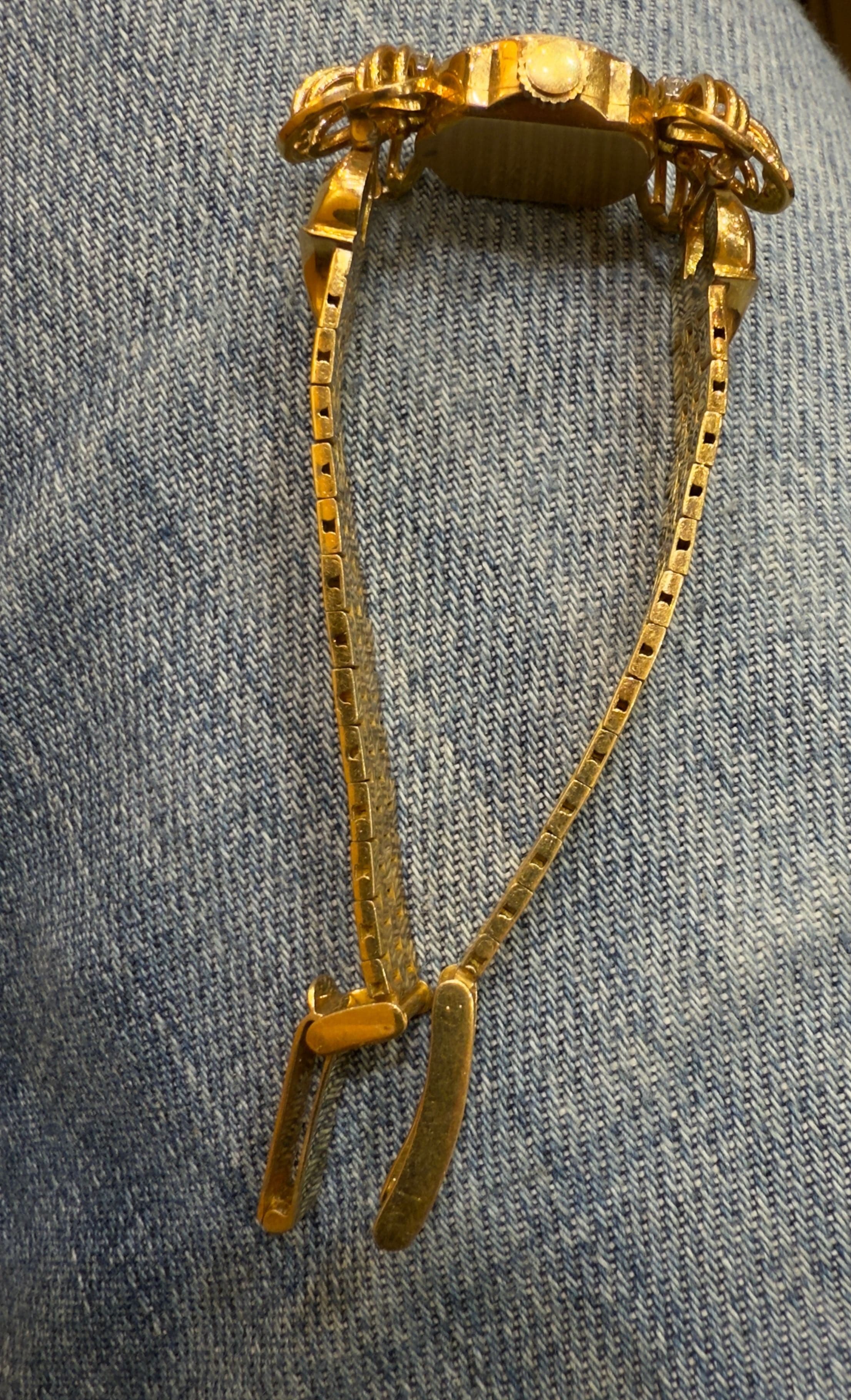 Vintage Omega women's watch in gold and diamonds  - Image 3