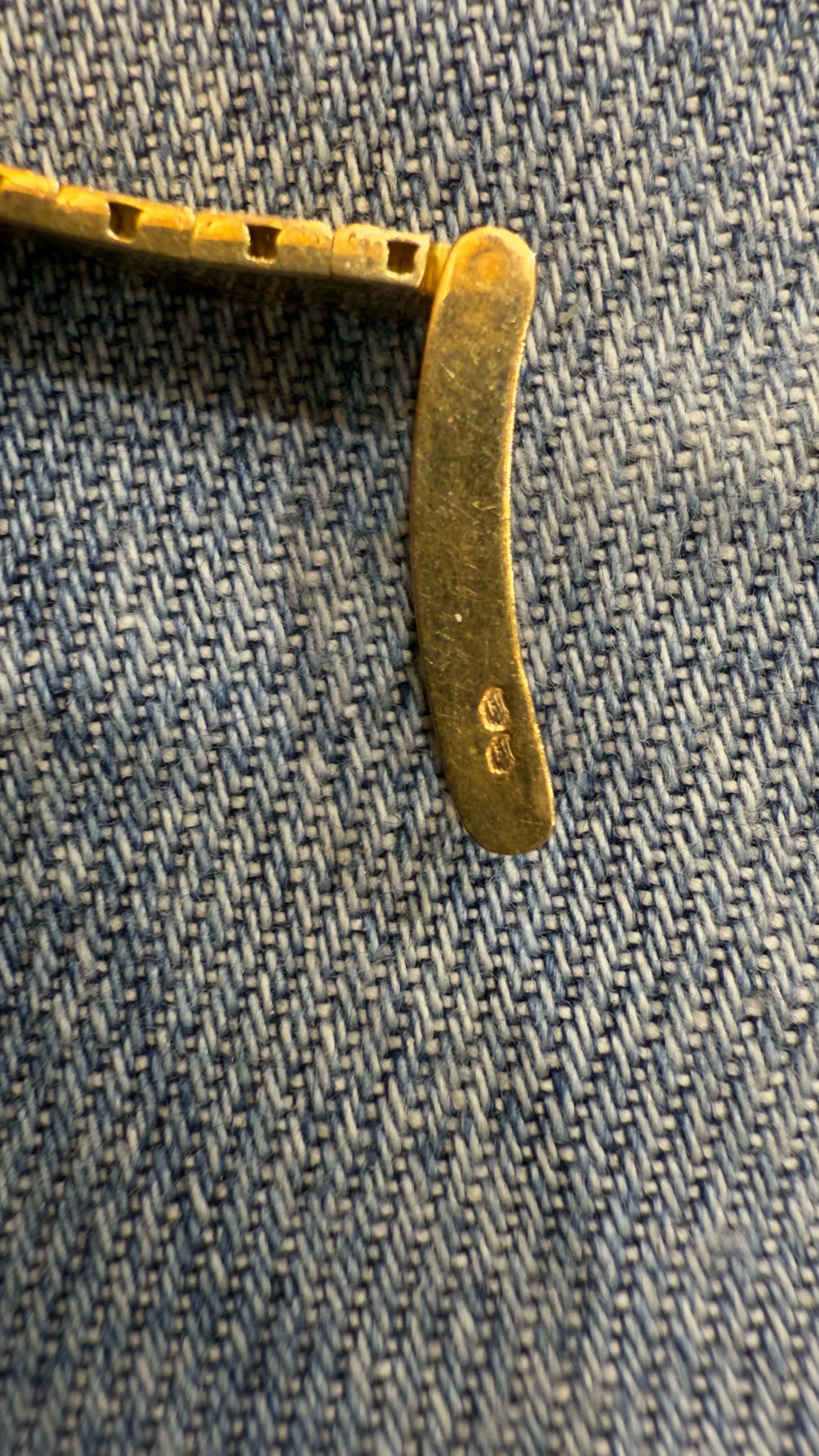 Vintage Omega women's watch in gold and diamonds  - Image 5