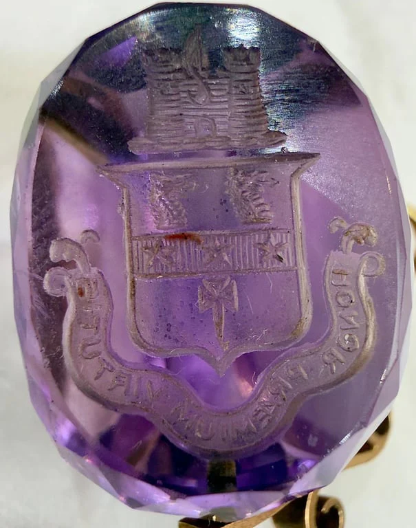 Antique heraldic pendant in engraved amethyst and 18-carat gold  - Image 5