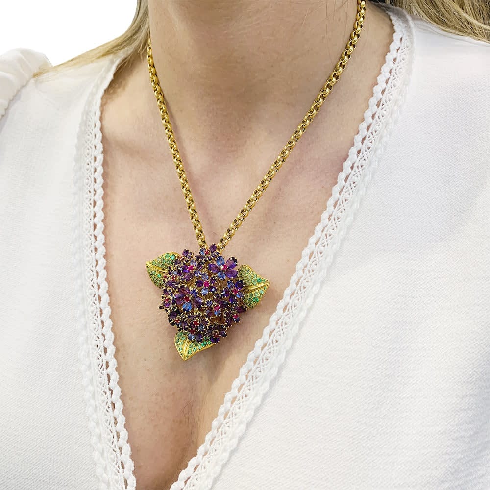 René Boivin clip, “Bouquet de Violettes”, yellow gold, colored gems. - Image 10