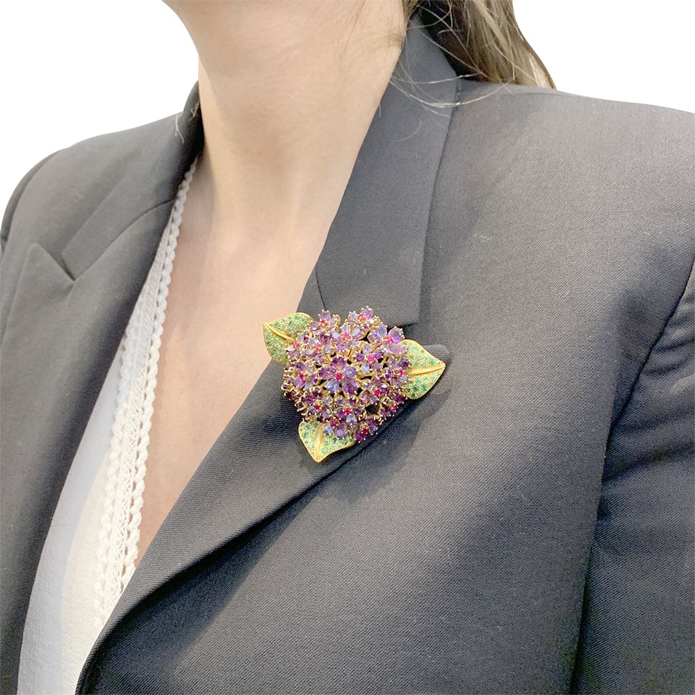 René Boivin clip, “Bouquet de Violettes”, yellow gold, colored gems. - Image 8