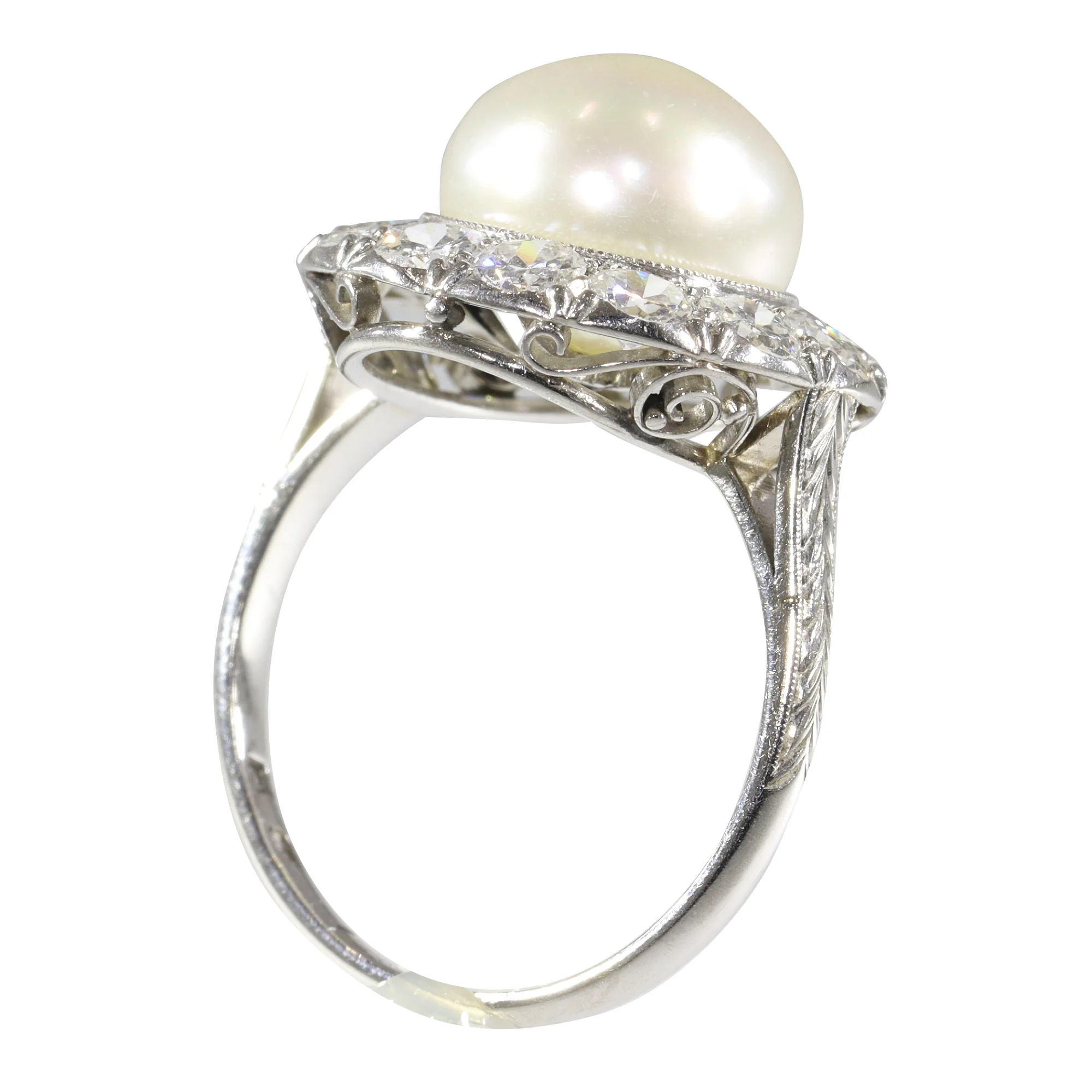 Jewel of the past: a diamond-set engagement ring from the 1930s  - Image 14