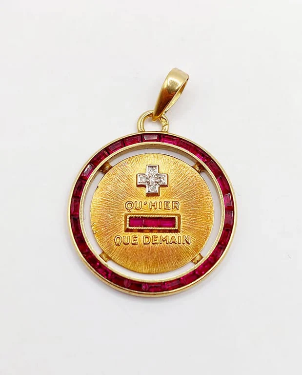 AUGIS - ULTRA RARE Love medal 23mm yellow gold, diamond and ruby calibrated "+ than yesterday - than tomorrow" - Image 6