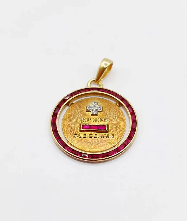 AUGIS - ULTRA RARE Love medal 23mm yellow gold, diamond and ruby calibrated "+ than yesterday - than tomorrow" - Image 8