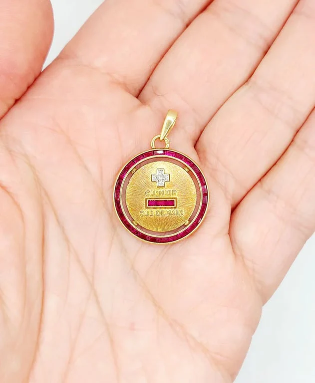 AUGIS - ULTRA RARE Love medal 23mm yellow gold, diamond and ruby calibrated "+ than yesterday - than tomorrow" - Image 9