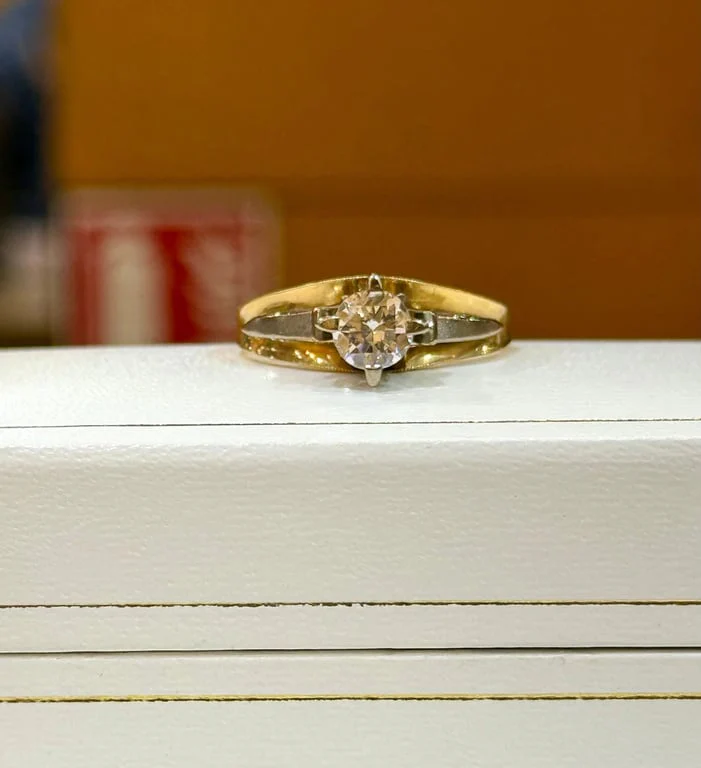 Solitaire two-tone in 18-carat gold and diamond  - Image 10