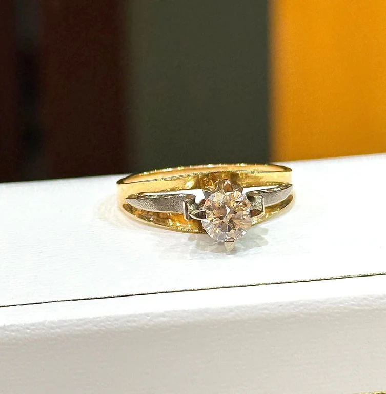 Solitaire two-tone in 18-carat gold and diamond  - Image 8