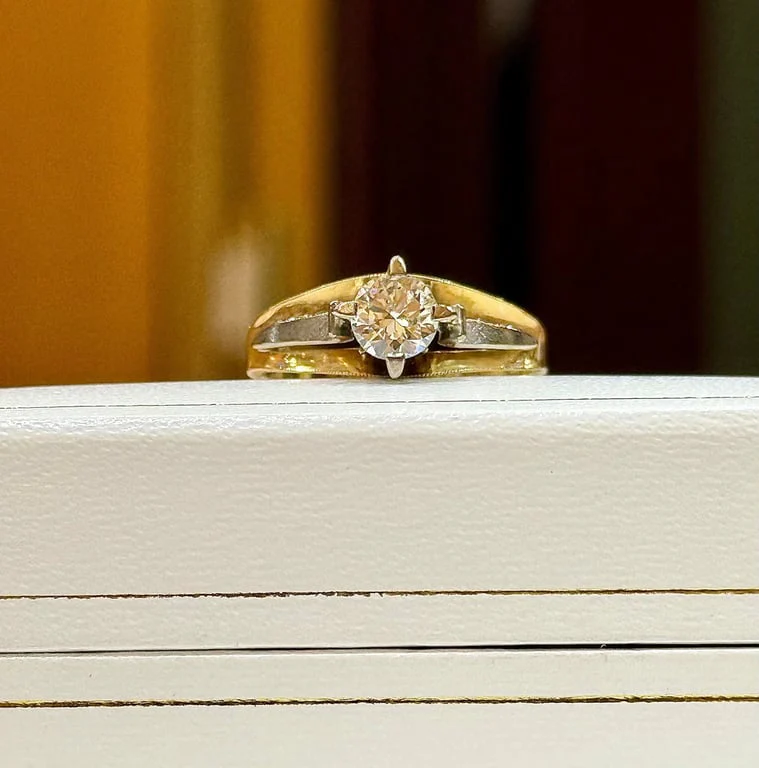 Solitaire two-tone in 18-carat gold and diamond  - Image 9