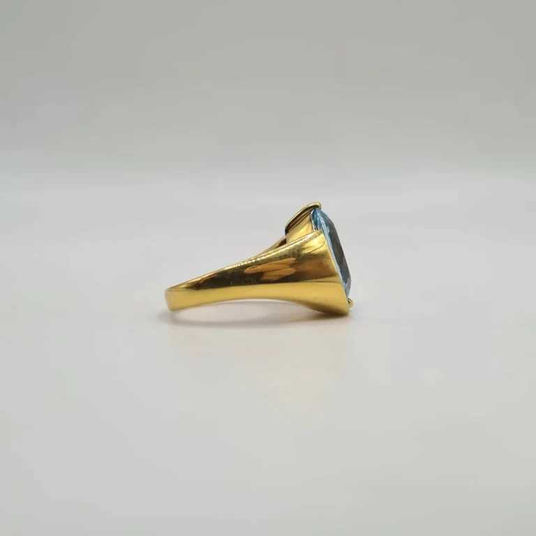 18-carat yellow gold ring set with a blue topaz and diamonds  - Image 3