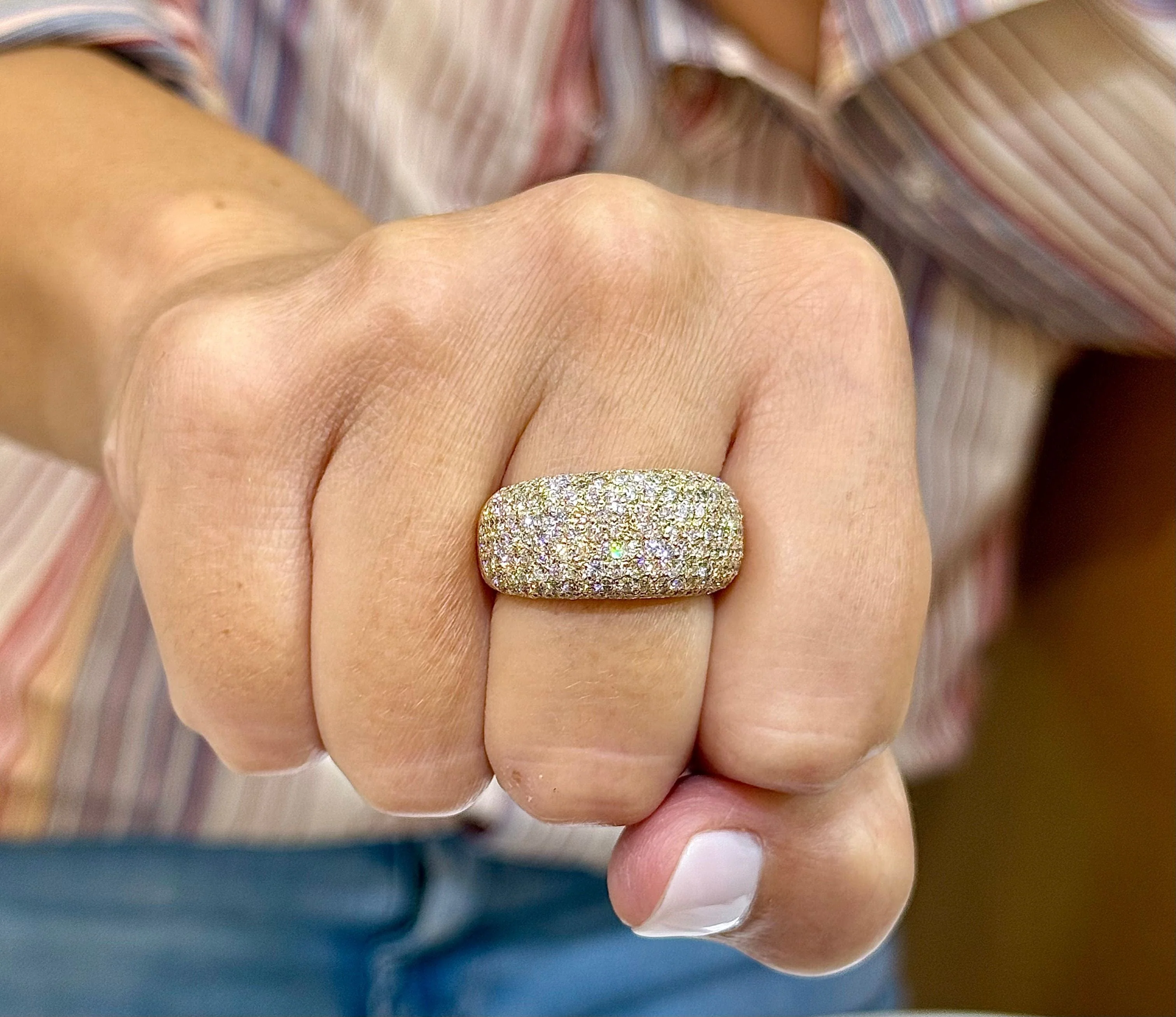 Domed yellow gold ring with diamond pavé  - Image 3