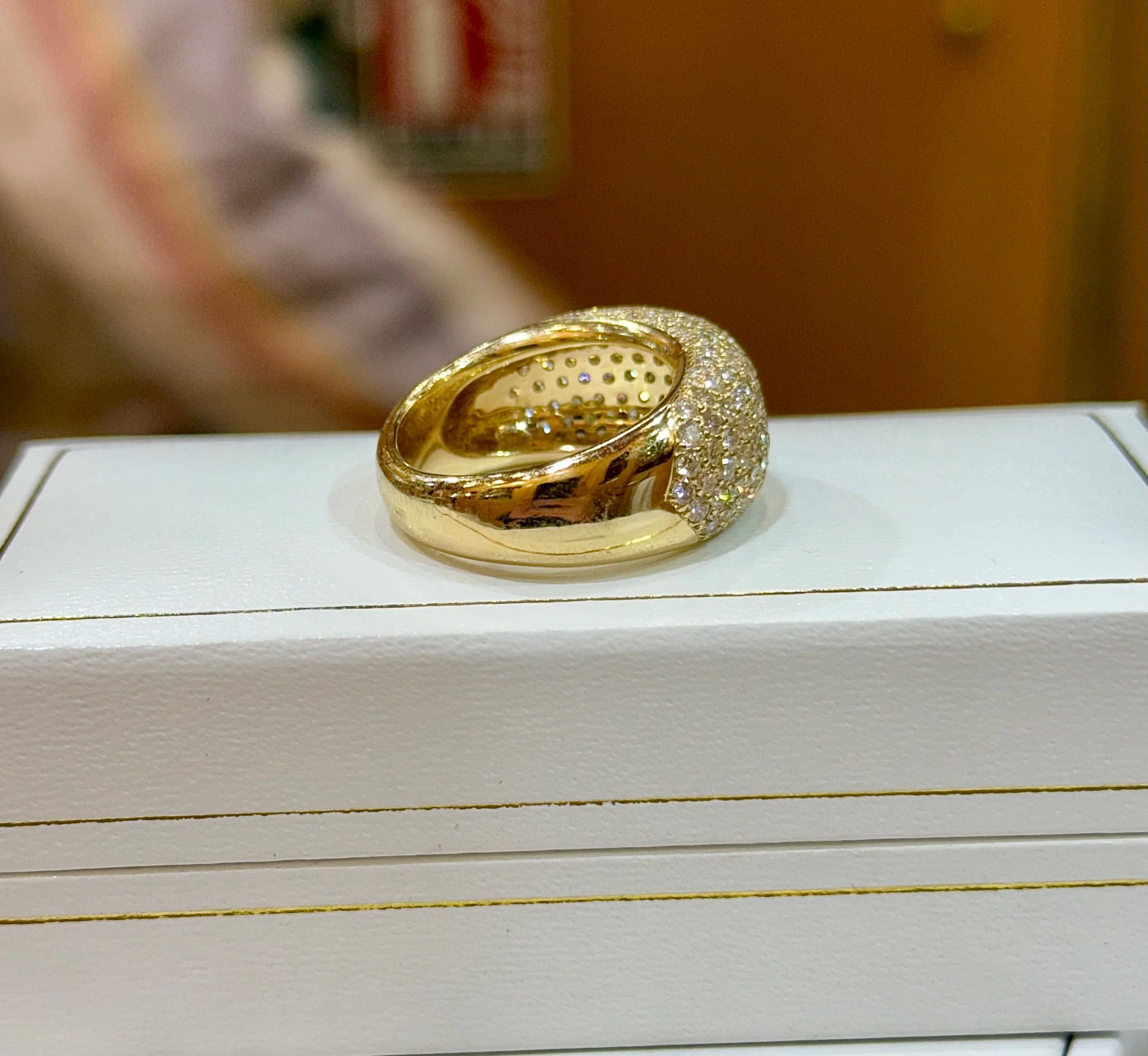 Domed yellow gold ring with diamond pavé  - Image 4