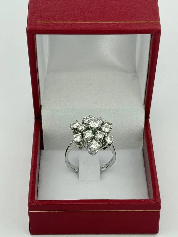 Multi-diamond ring in 18-carat white gold  - Image 4