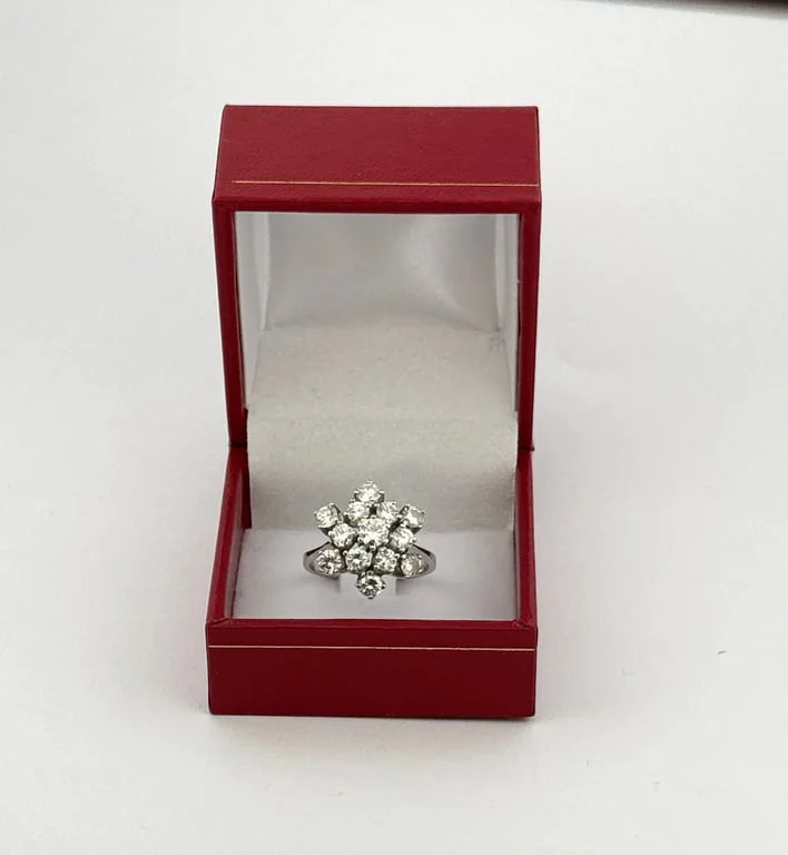 Multi-diamond ring in 18-carat white gold  - Image 5