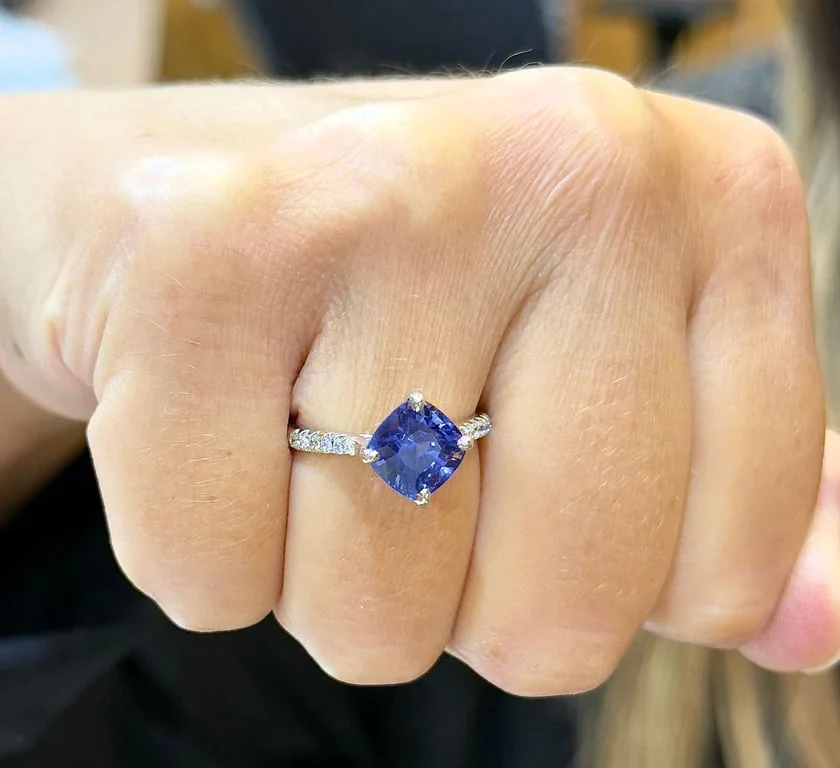 Solitaire in 18k white gold, Ceylon sapphire and diamonds  - Image 10