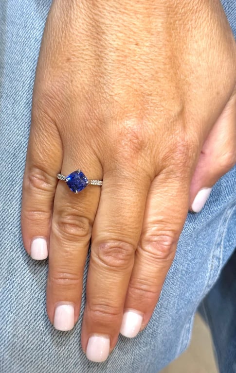 Solitaire in 18k white gold, Ceylon sapphire and diamonds  - Image 7