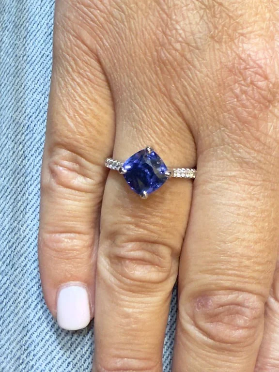 Solitaire in 18k white gold, Ceylon sapphire and diamonds  - Image 9