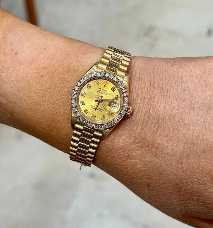 Rolex Oyster Perpetual women's watch in gold and diamonds  - Image 3
