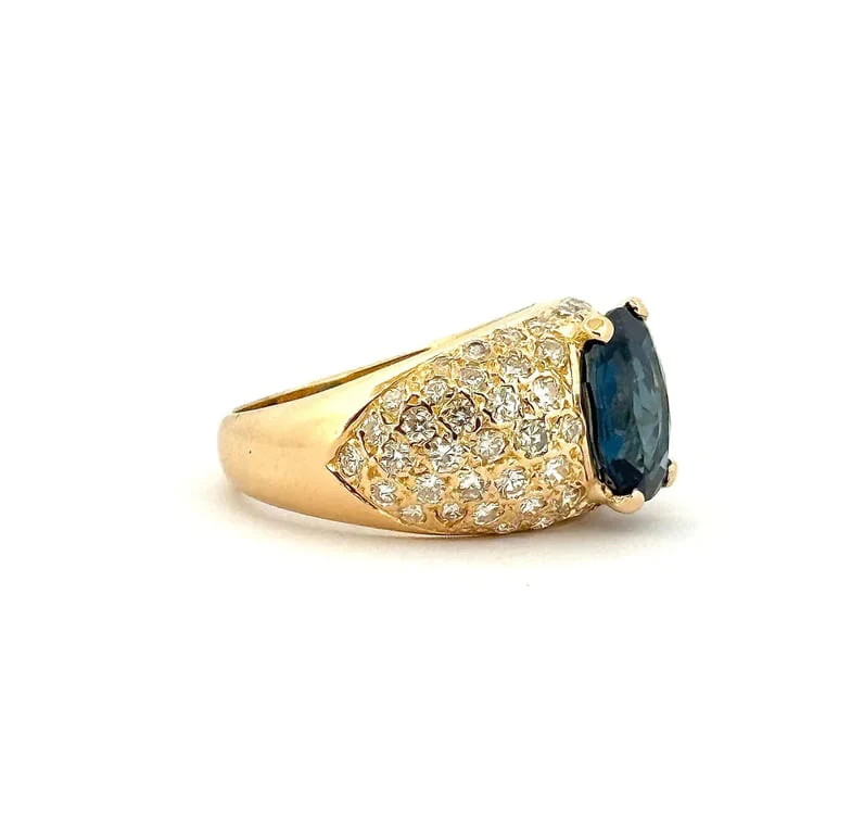 Prestige ring in 18-carat gold with diamonds and oval sapphire  - Image 3