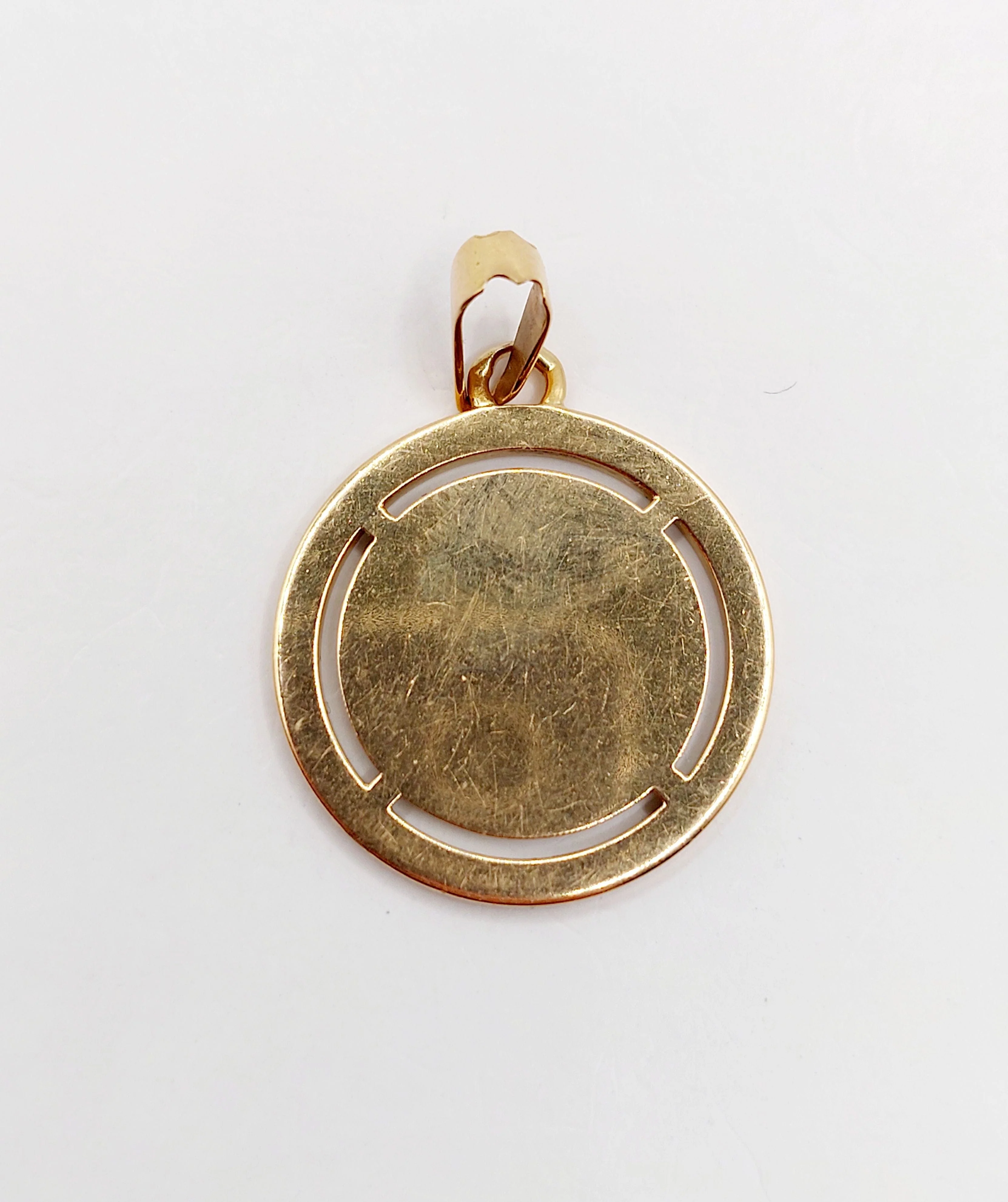 Love medal pendant 23mm 18k gold with diamond and calibrated rubies: "+ than yesterday - than tomorrow" maison AUGIS  - Image 5