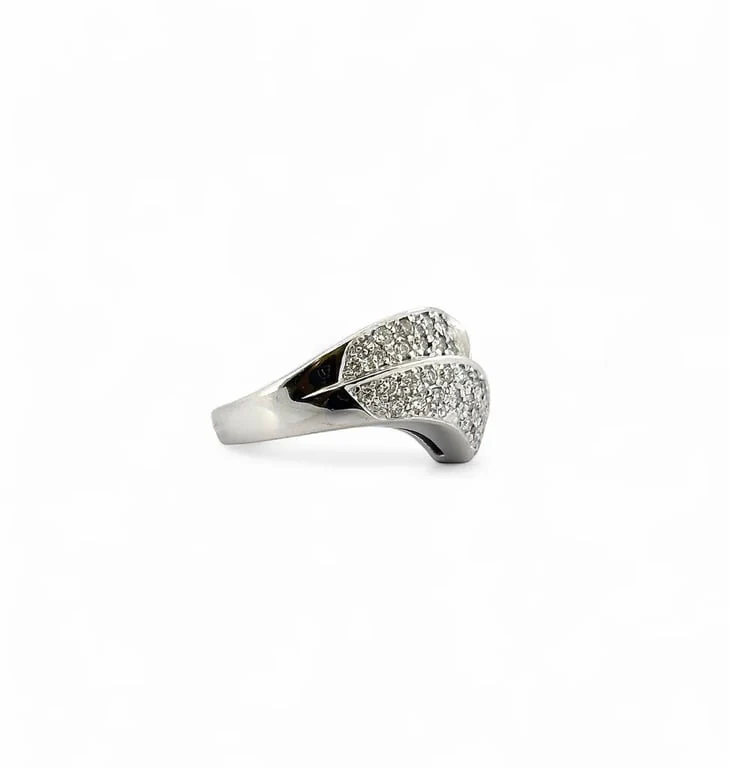Crossed ring in white gold and diamonds  - Image 4