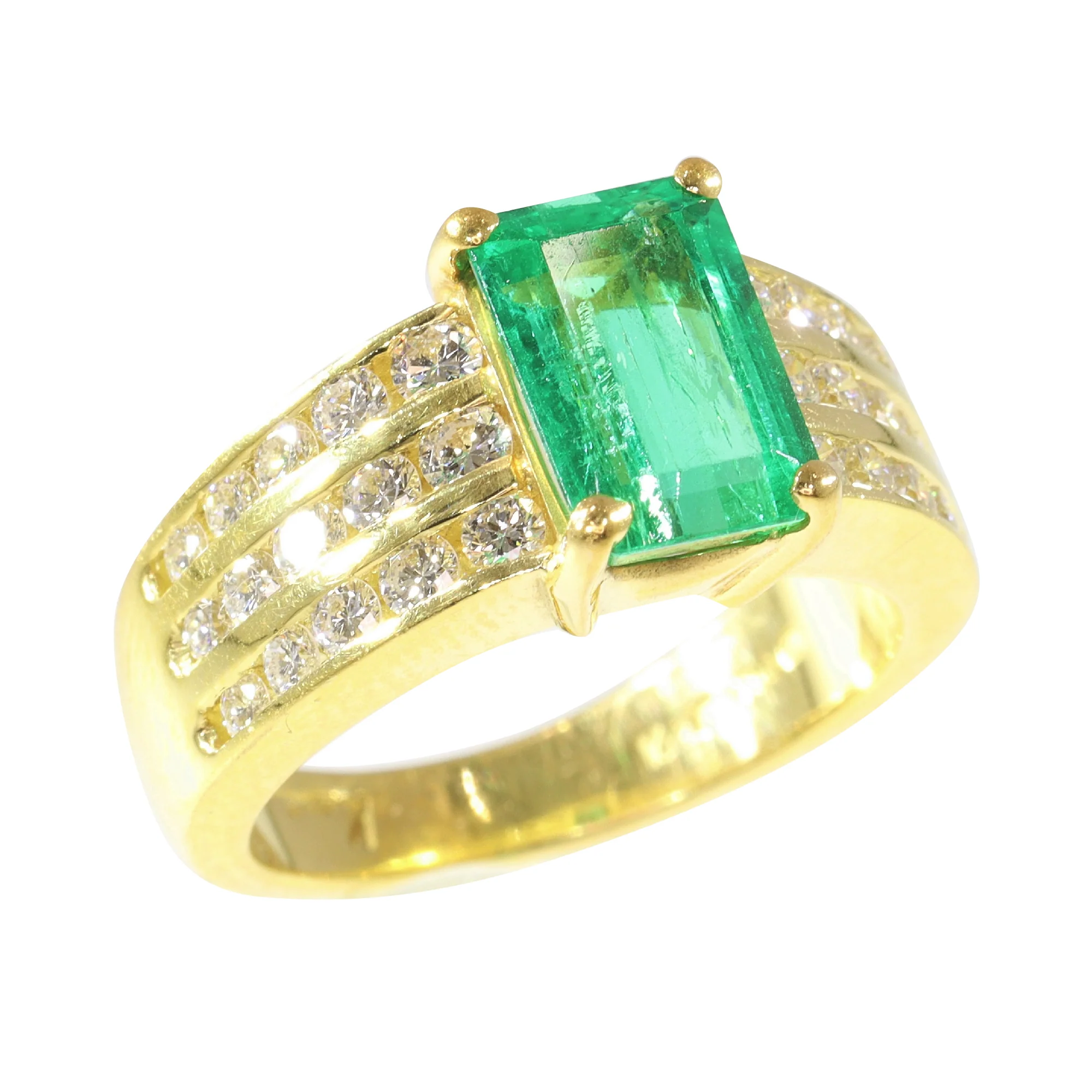 The green splendor of Kutchinsky: 2.33 ct emerald engagement ring with diamond accents  - Image 12