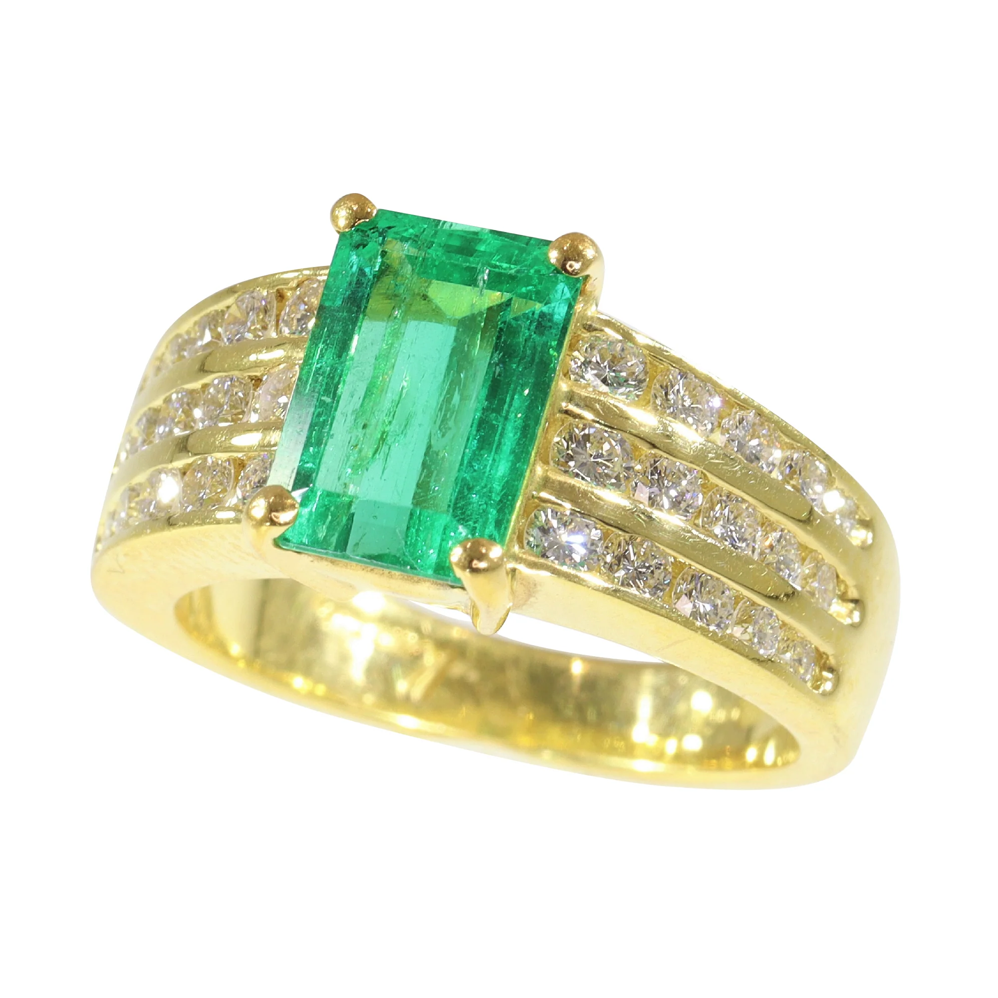 The green splendor of Kutchinsky: 2.33 ct emerald engagement ring with diamond accents  - Image 7