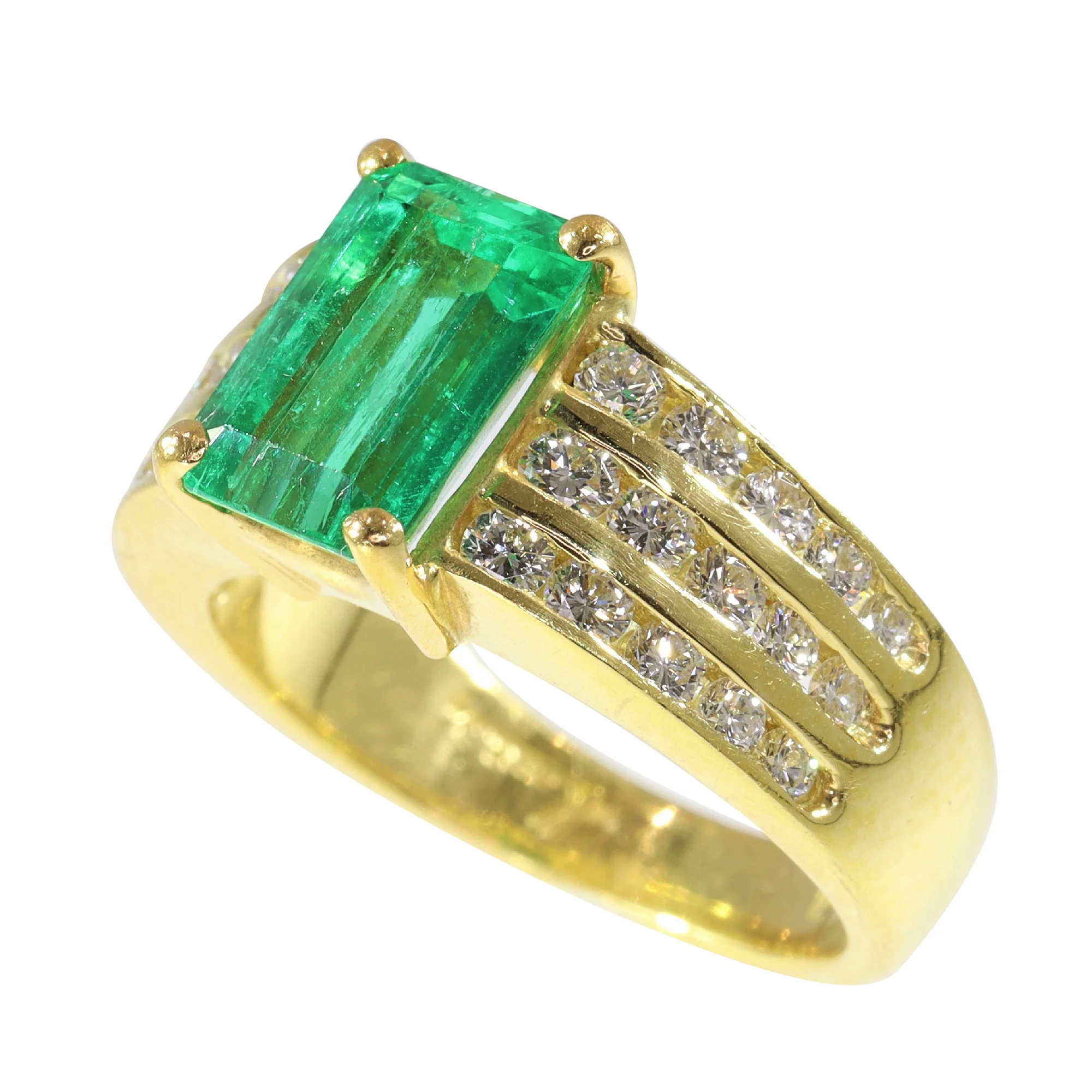 The green splendor of Kutchinsky: 2.33 ct emerald engagement ring with diamond accents  - Image 8