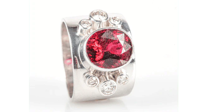 18k White Gold Band Ring, set with a beautiful Rubellite  - Image 3