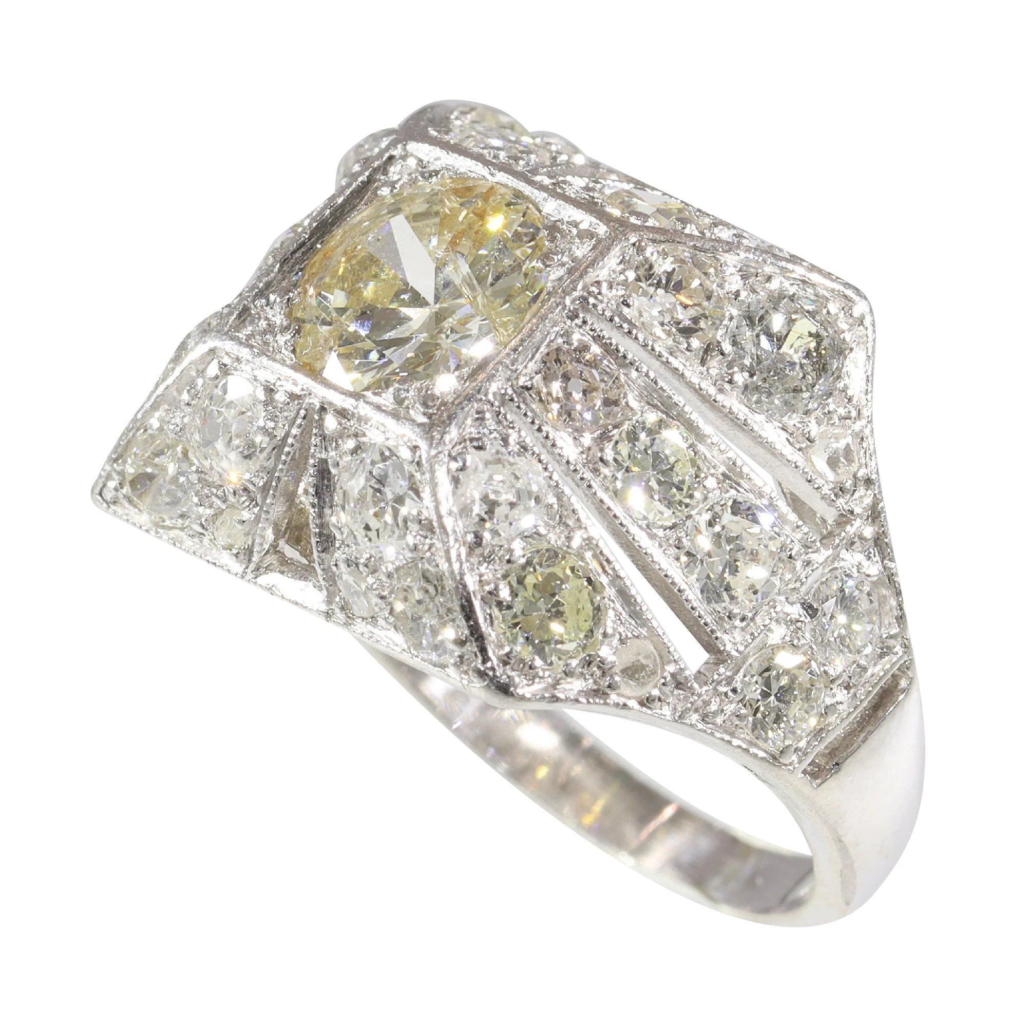 Meeting the precious stone: a Belgian diamond ring from 1930  - Image 12