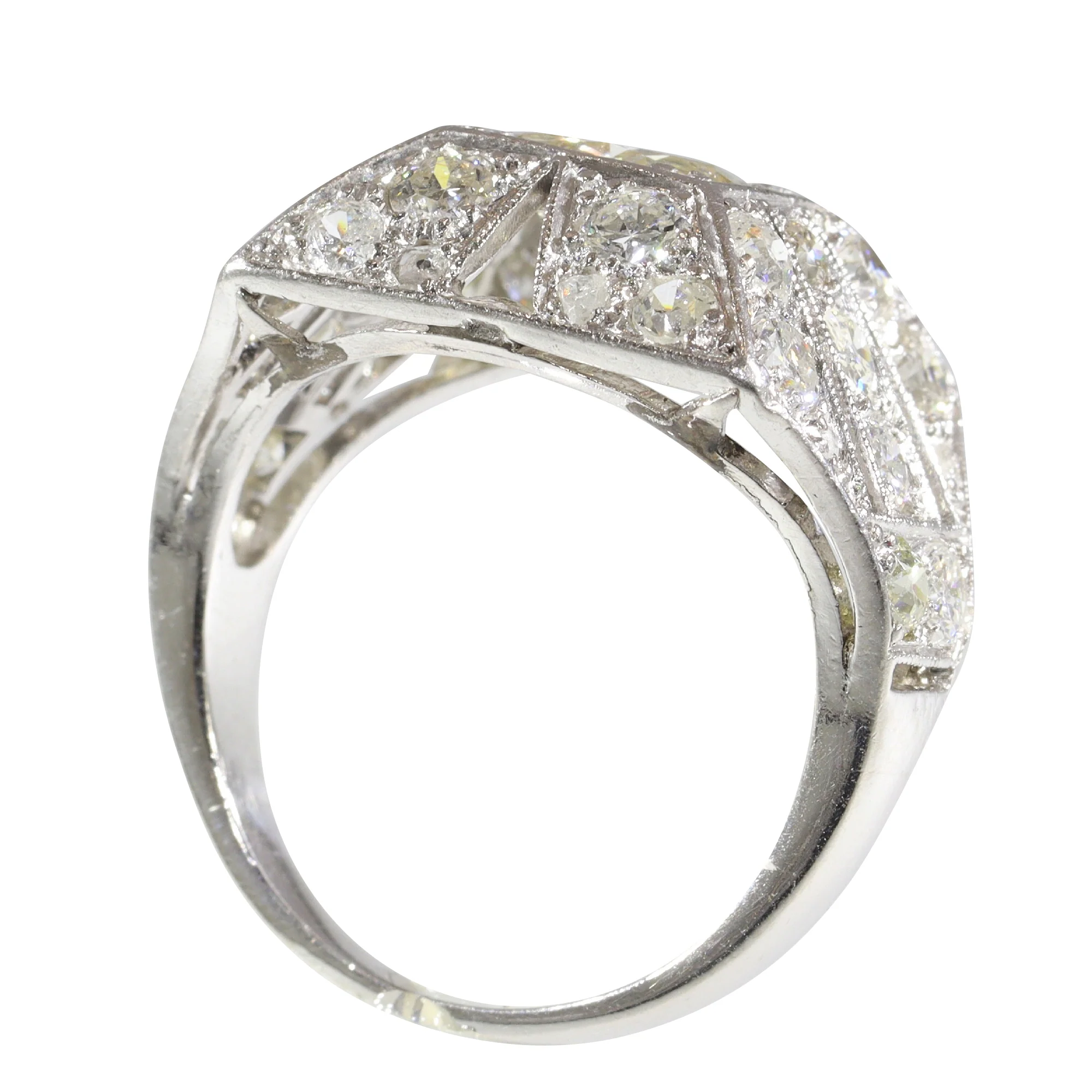 Meeting the precious stone: a Belgian diamond ring from 1930  - Image 15